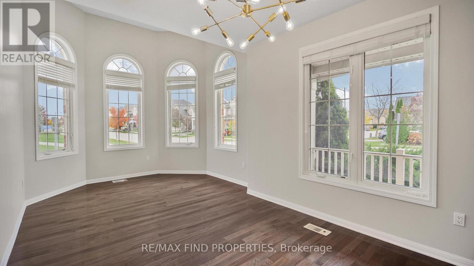 381 Ware Crescent, Milton, Ontario  L9T 0N2 - Photo 6 - W12547976