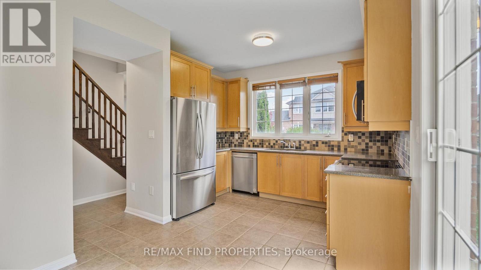 381 Ware Crescent, Milton, Ontario  L9T 0N2 - Photo 8 - W12547976