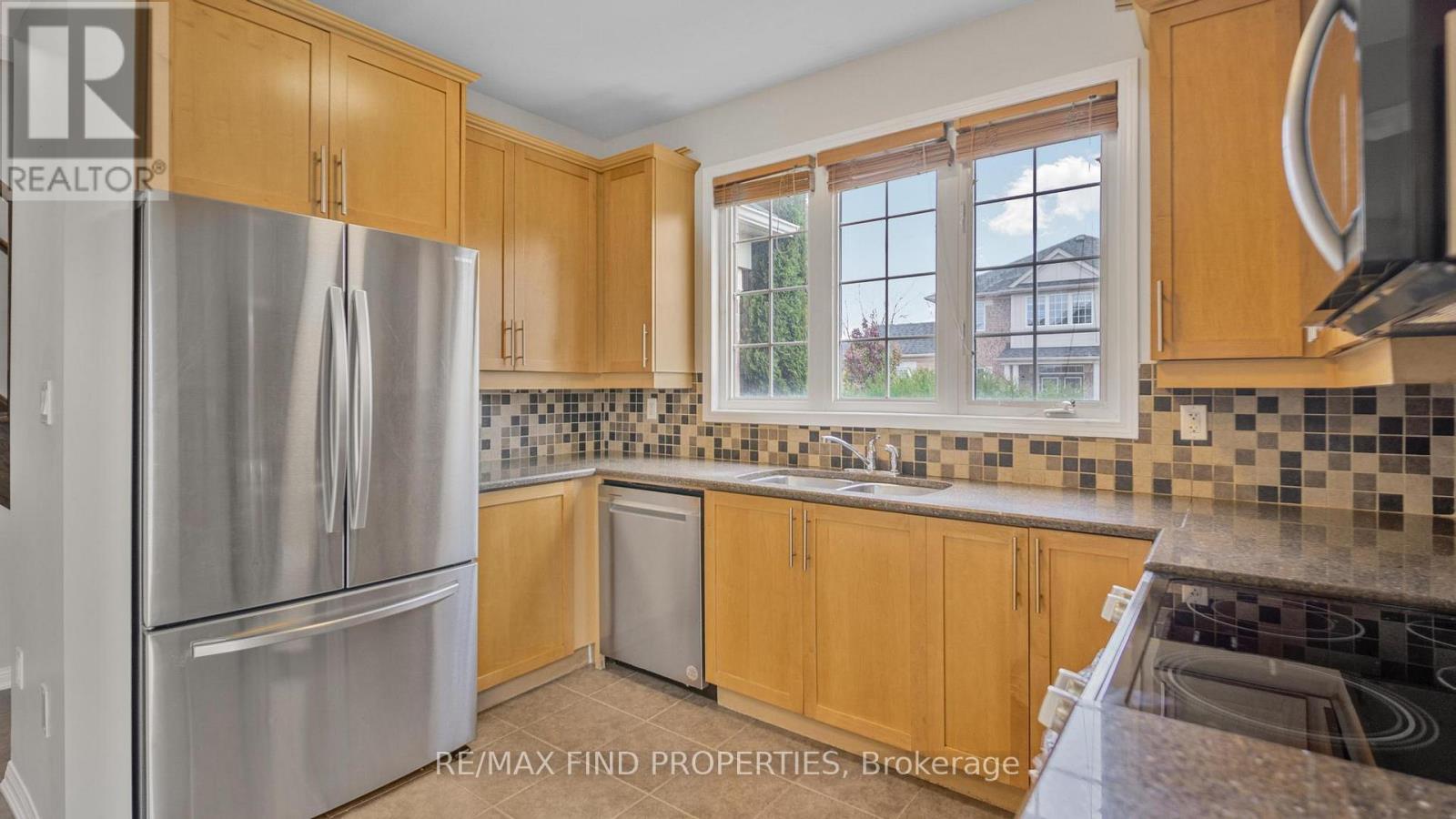 381 Ware Crescent, Milton, Ontario  L9T 0N2 - Photo 9 - W12547976