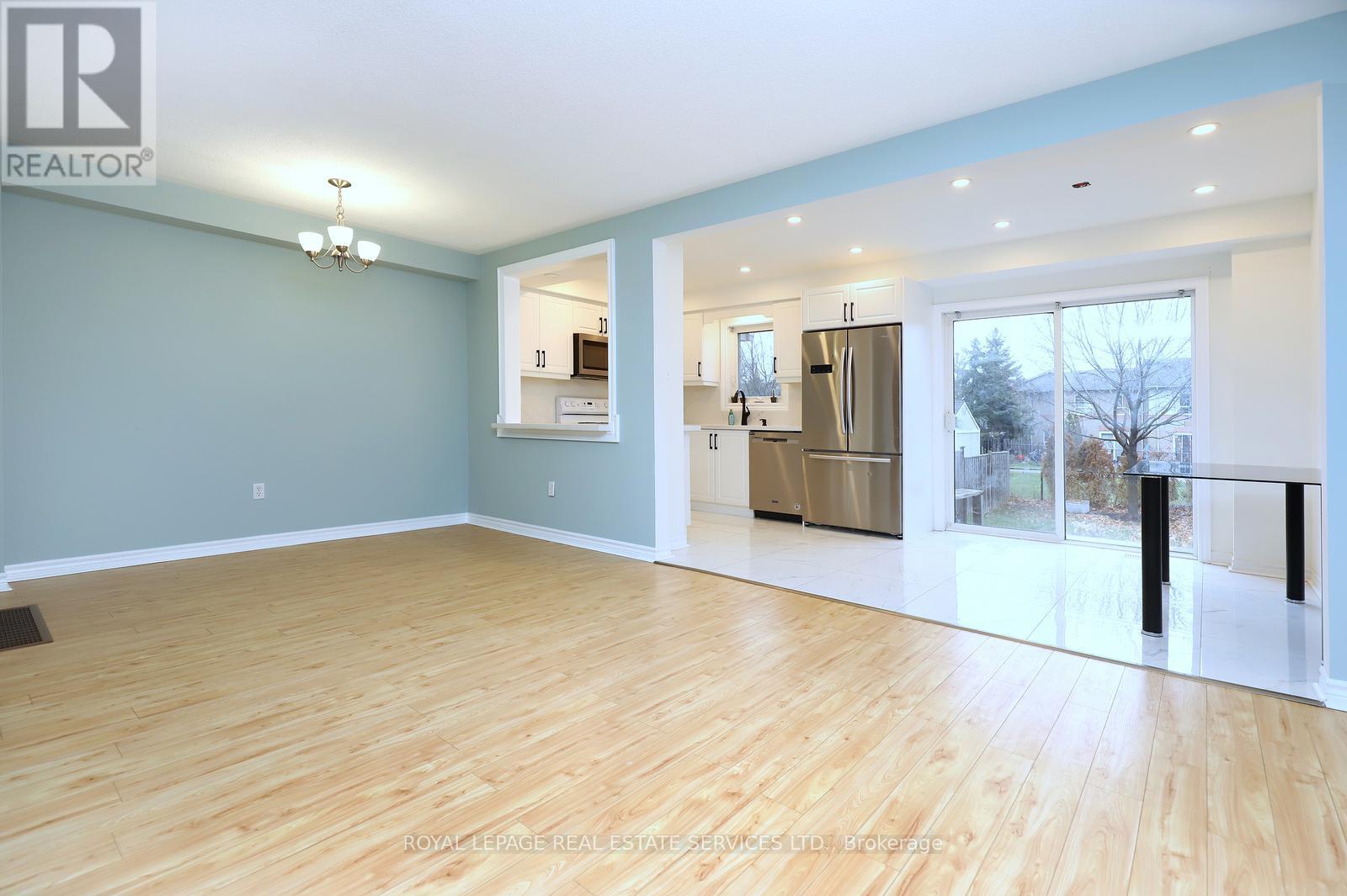 384 Riverstone Drive, Oakville, Ontario  L6H 7M4 - Photo 10 - W12547982