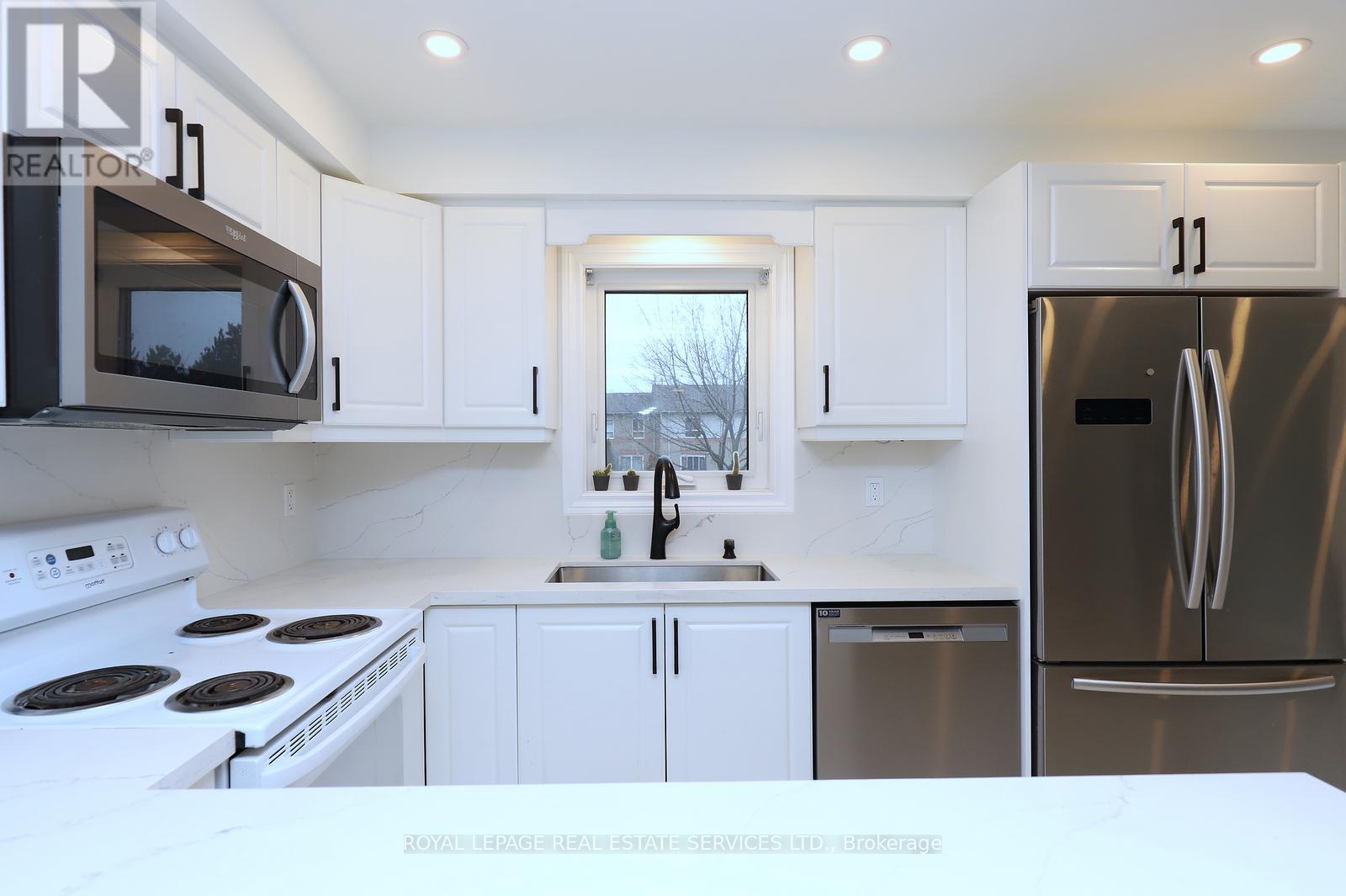 384 Riverstone Drive, Oakville, Ontario  L6H 7M4 - Photo 14 - W12547982