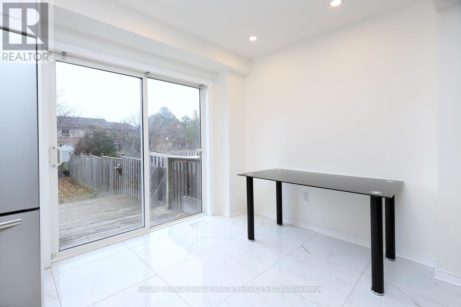 384 Riverstone Drive, Oakville, Ontario  L6H 7M4 - Photo 15 - W12547982