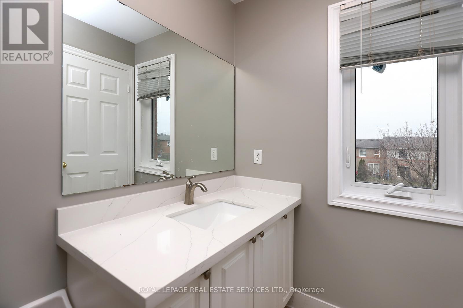 384 Riverstone Drive, Oakville, Ontario  L6H 7M4 - Photo 20 - W12547982