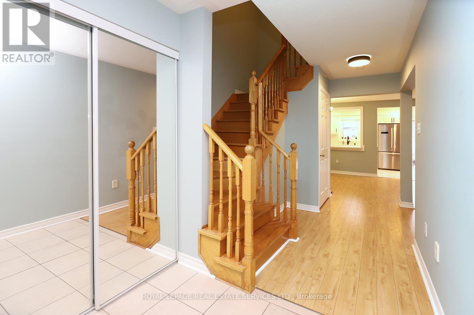 384 Riverstone Drive, Oakville, Ontario  L6H 7M4 - Photo 6 - W12547982