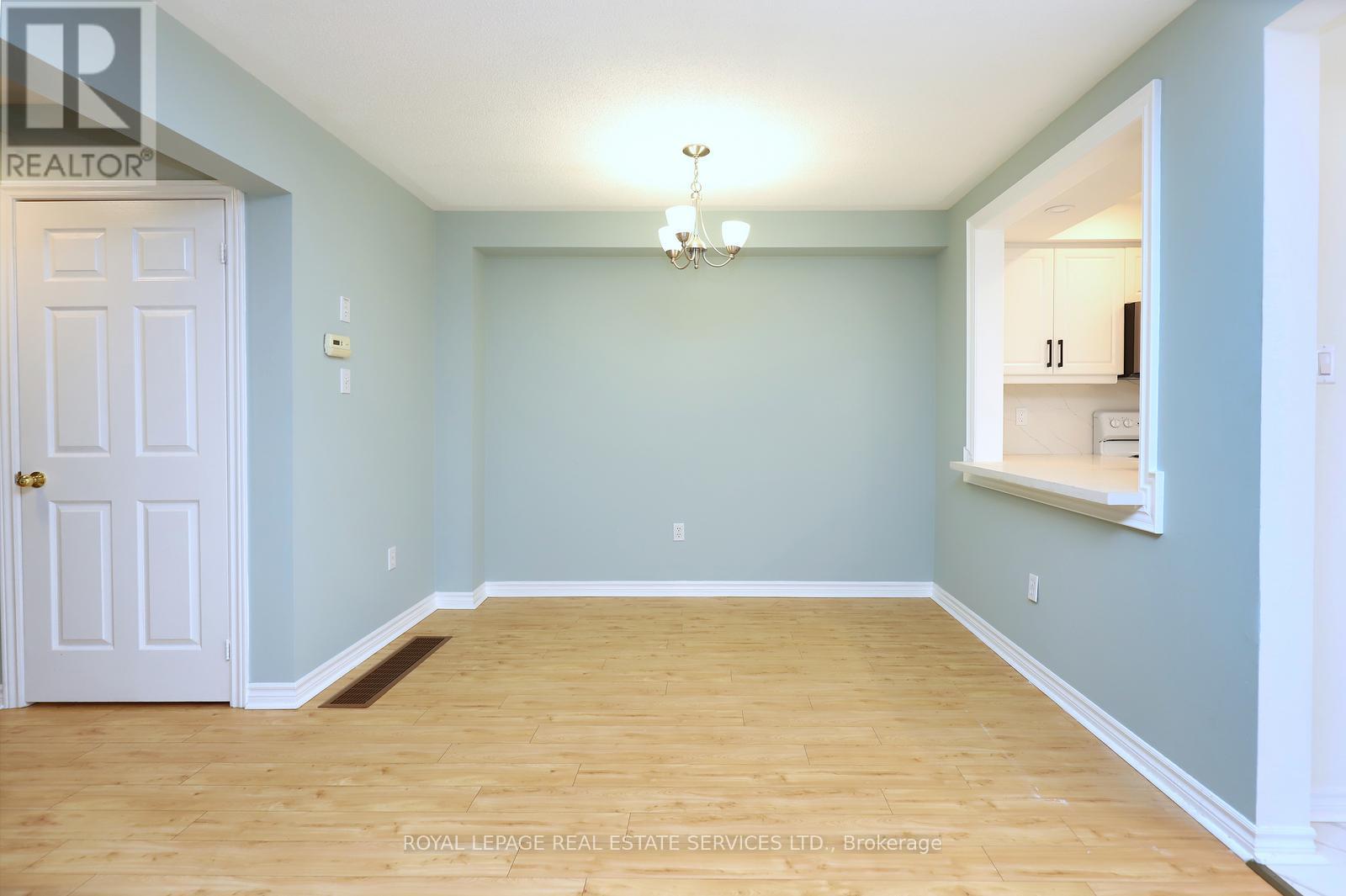 384 Riverstone Drive, Oakville, Ontario  L6H 7M4 - Photo 9 - W12547982