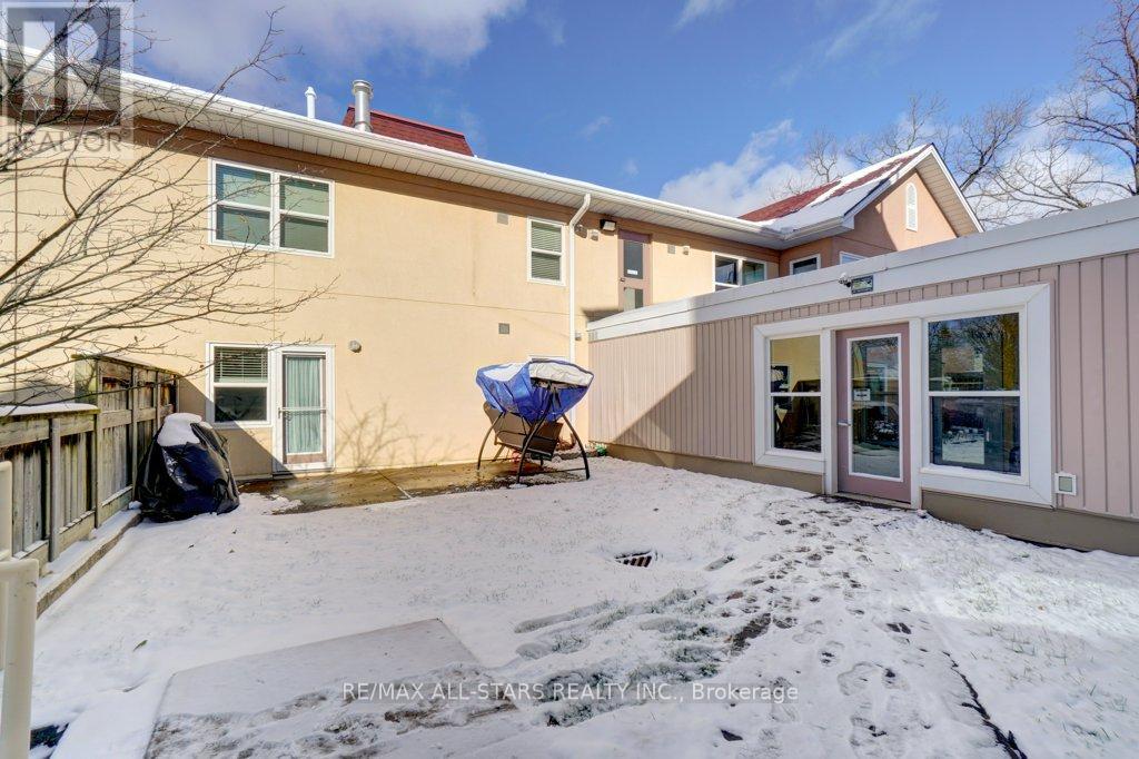 303 - 8 Huron Street, Kawartha Lakes, Ontario  K9V 6K3 - Photo 34 - X12548054