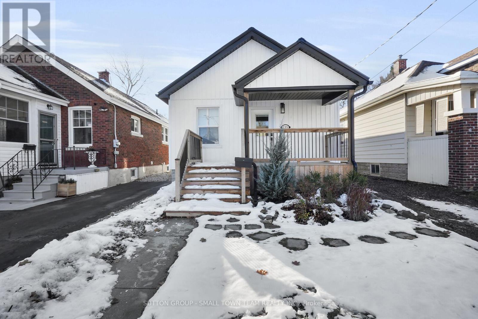 133 Emery Street E, London South, Ontario  N6C 2C9 - Photo 1 - X12548028