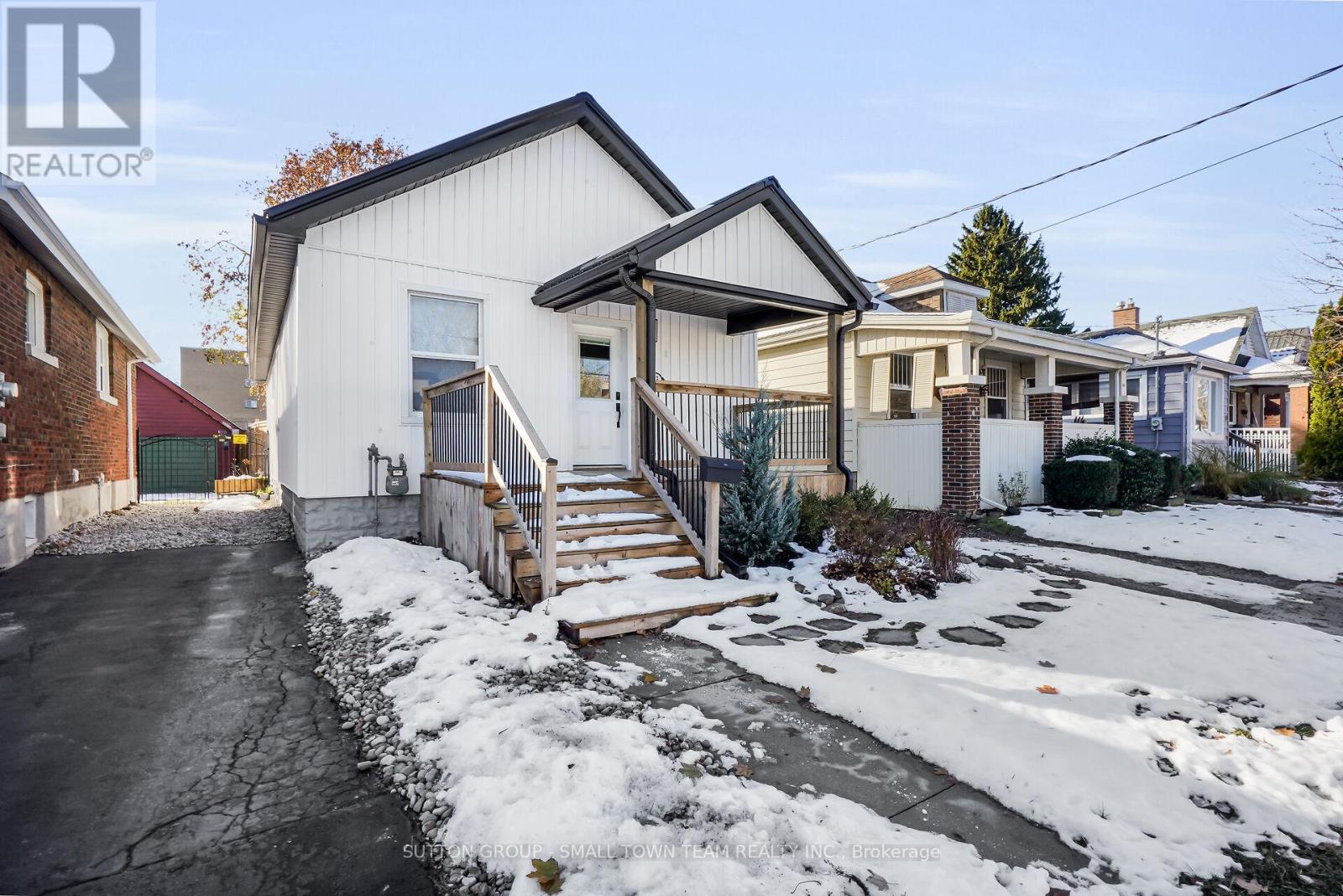 133 Emery Street E, London South, Ontario  N6C 2C9 - Photo 3 - X12548028