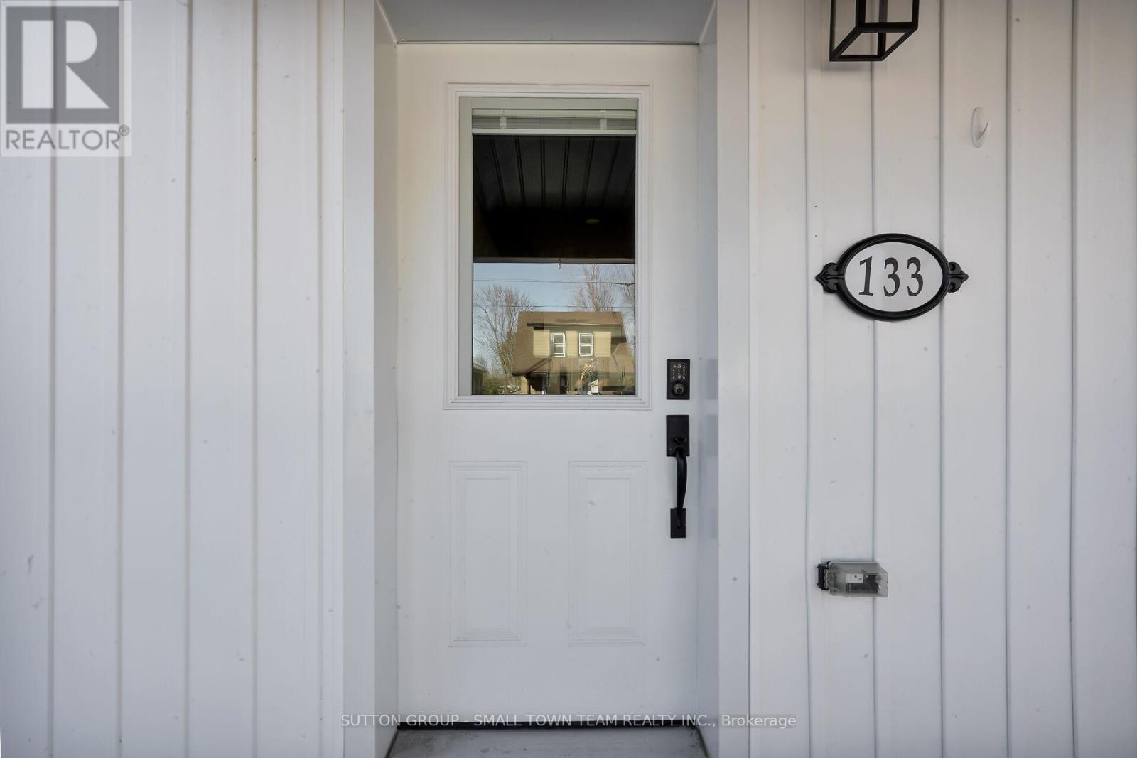 133 Emery Street E, London South, Ontario  N6C 2C9 - Photo 5 - X12548028