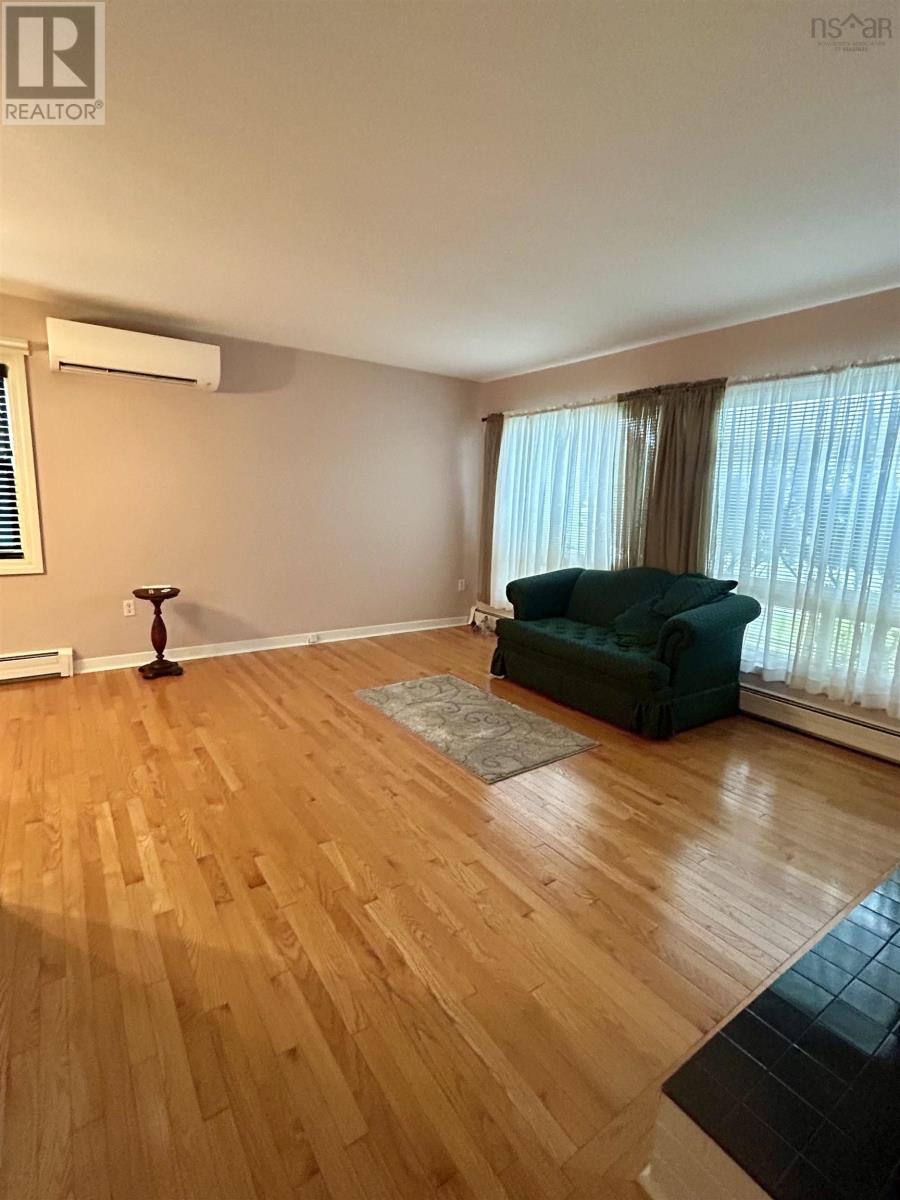 249 Poplar Street, Pictou, Nova Scotia  B0K 1H0 - Photo 5 - 202527693