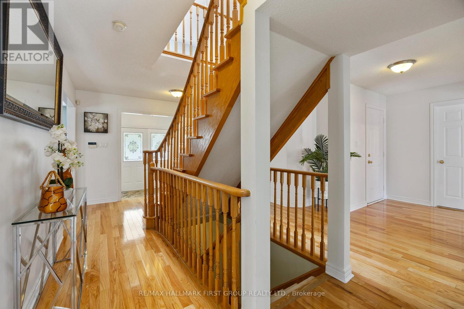 19 Ballgrove Crescent, Ajax, Ontario L1T 4Z3 - Photo 7 - E12548056