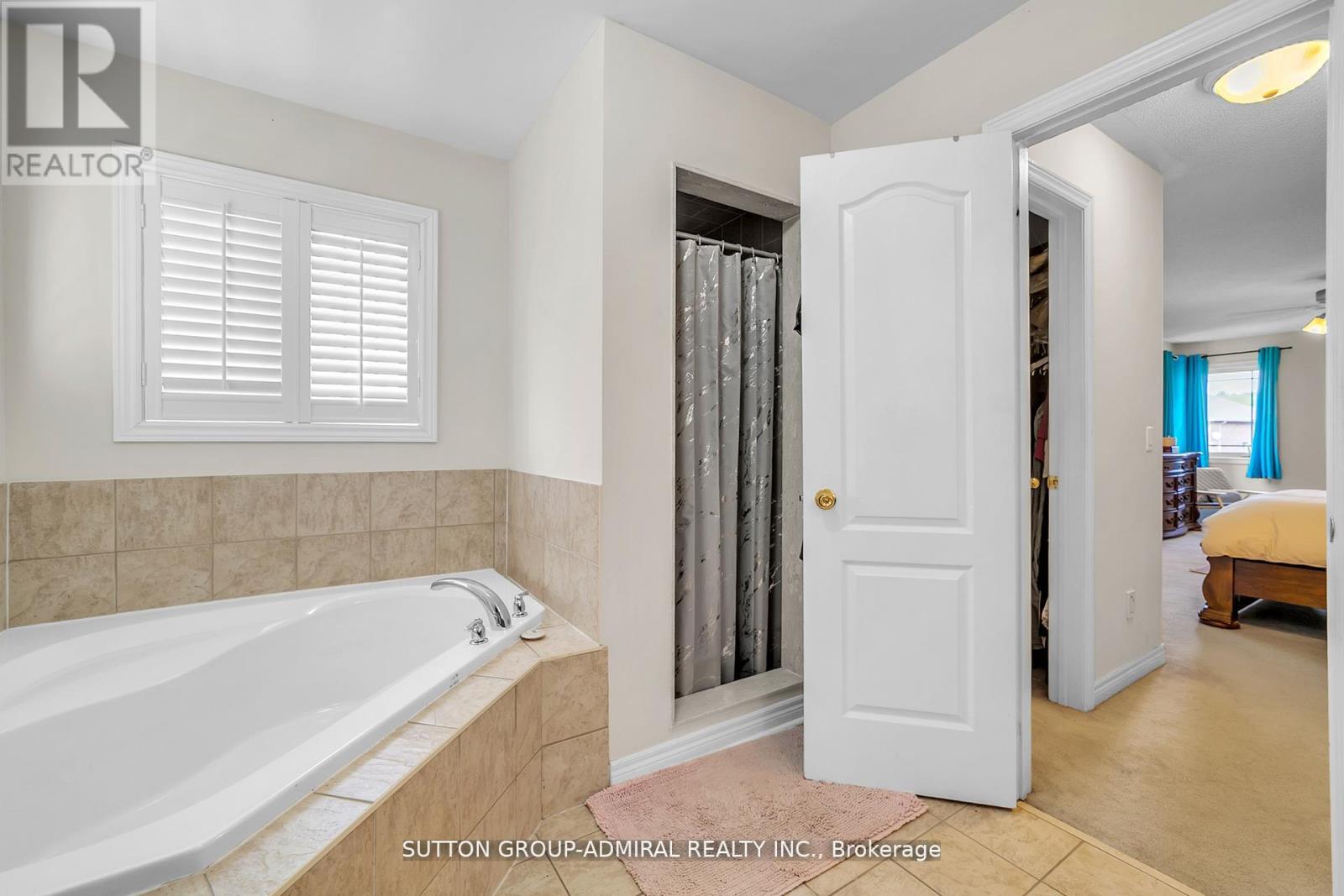 70 Blackforest Drive, Richmond Hill, Ontario  L4E 4R5 - Photo 19 - N12548032