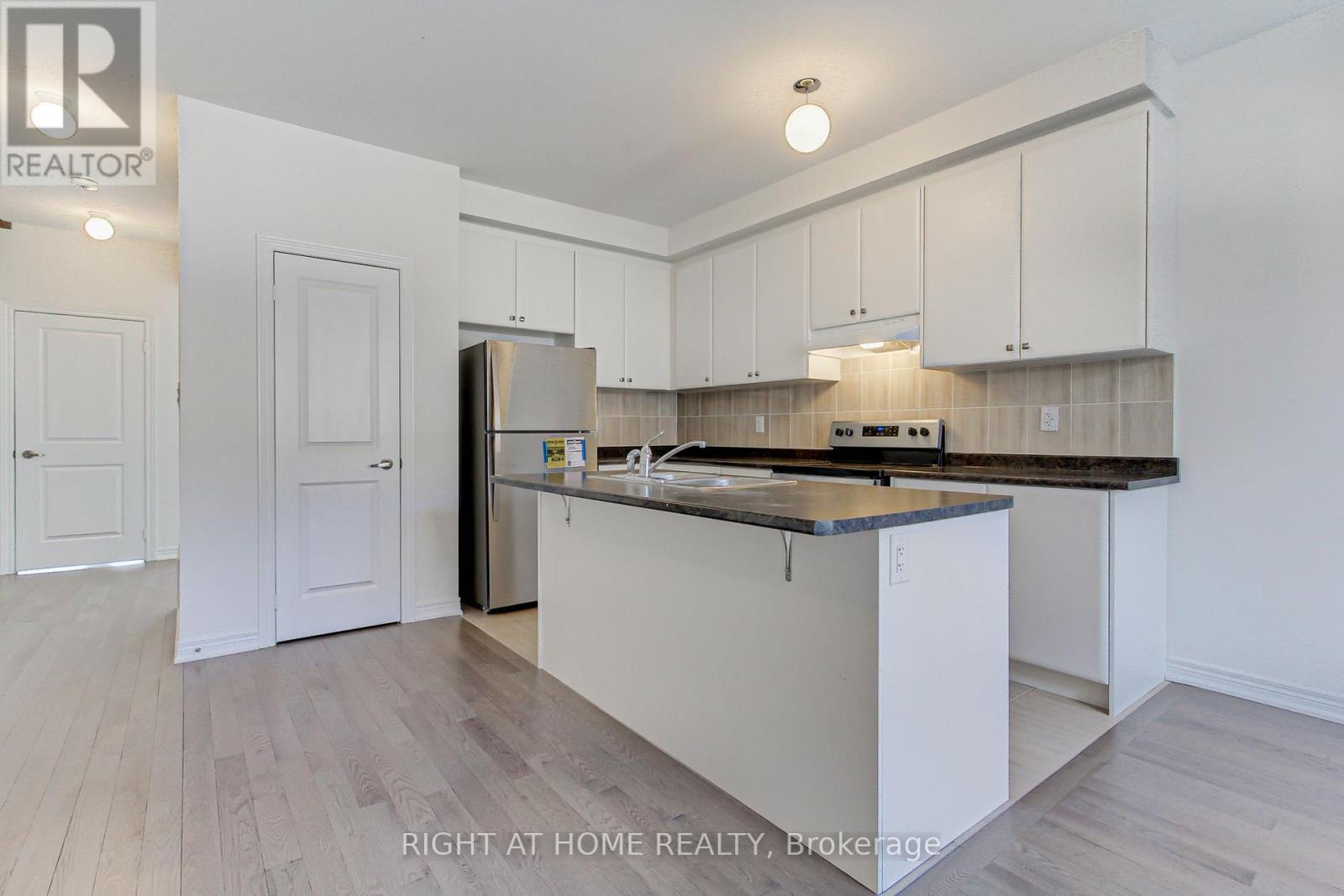 10173 Huntington Road, Vaughan, Ontario  L4H 5J5 - Photo 3 - N12548038