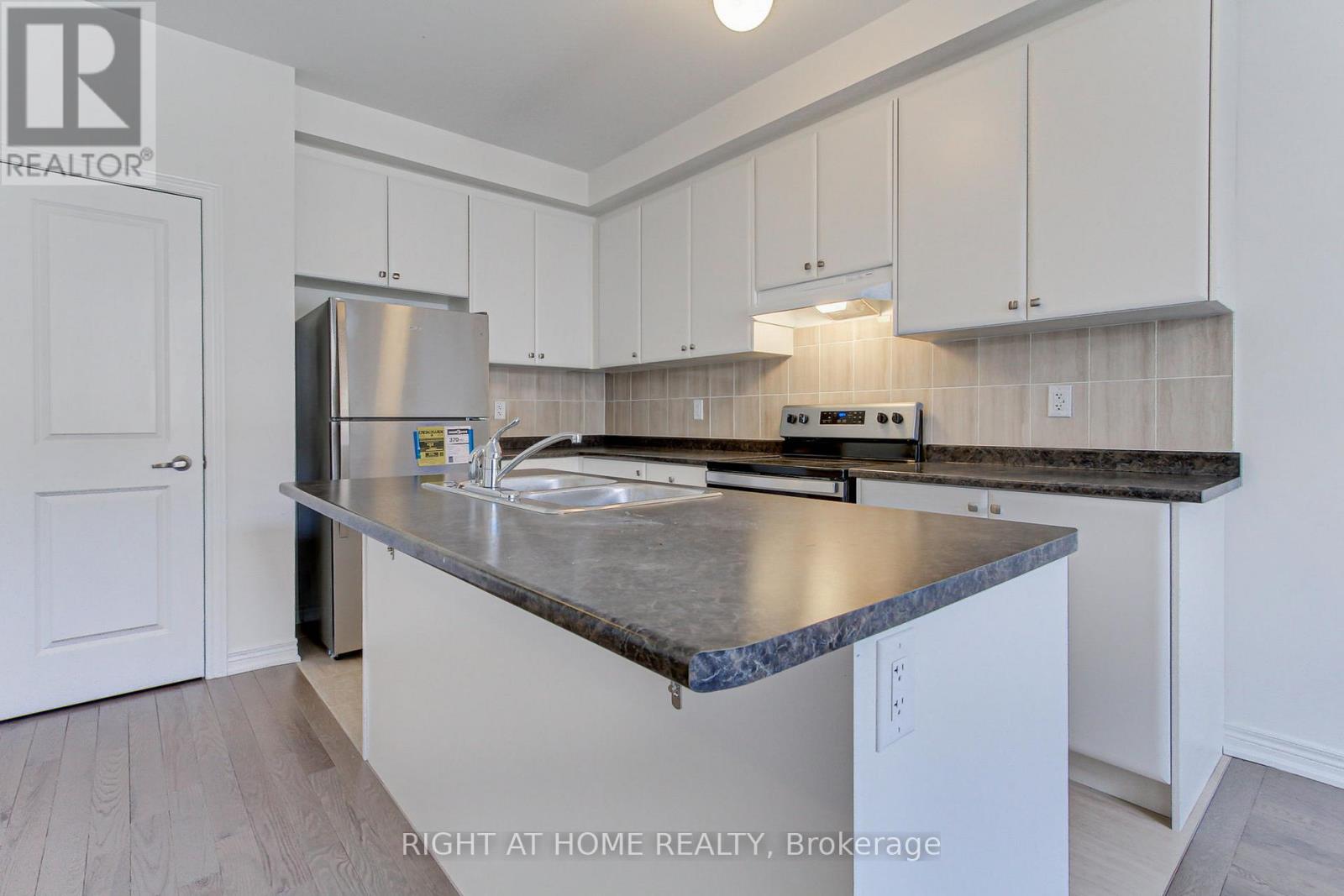 10173 Huntington Road, Vaughan, Ontario  L4H 5J5 - Photo 7 - N12548038