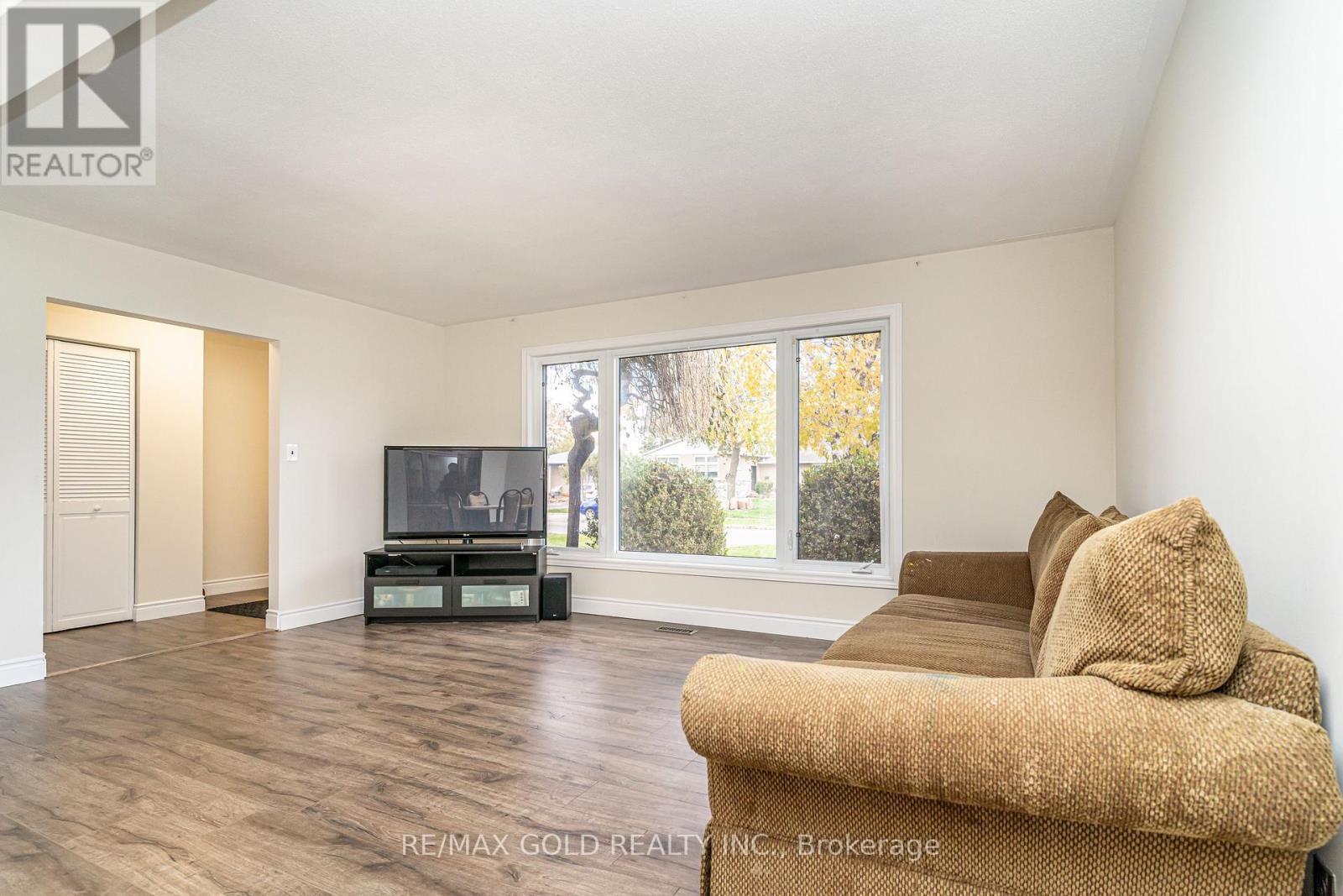 35 Duke Road, Brampton, Ontario  L6T 3J9 - Photo 10 - W12548030