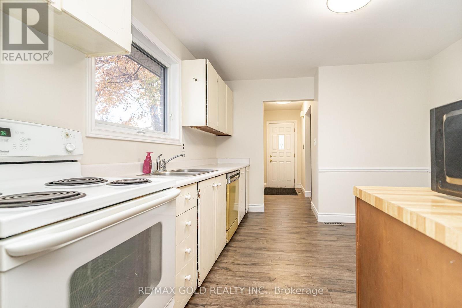 35 Duke Road, Brampton, Ontario  L6T 3J9 - Photo 16 - W12548030