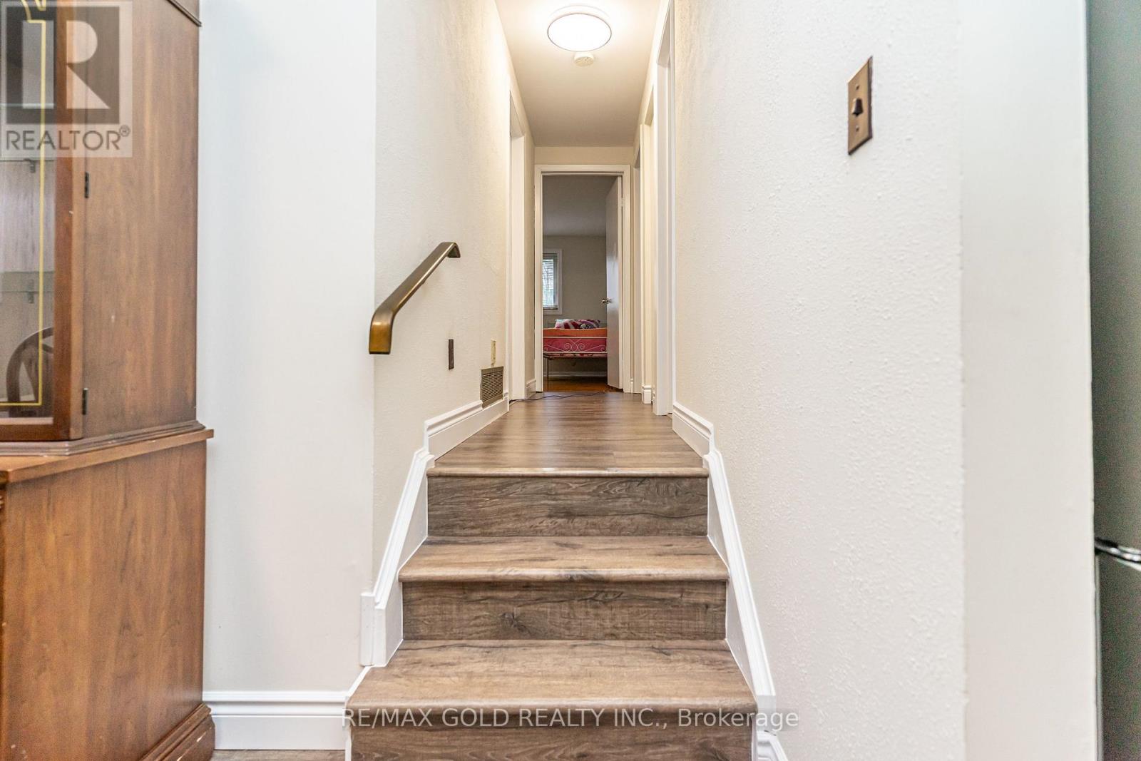 35 Duke Road, Brampton, Ontario  L6T 3J9 - Photo 18 - W12548030