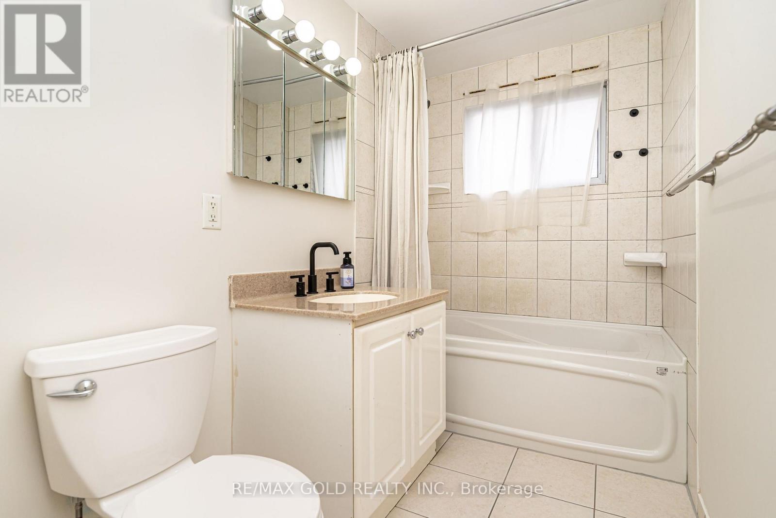 35 Duke Road, Brampton, Ontario  L6T 3J9 - Photo 27 - W12548030