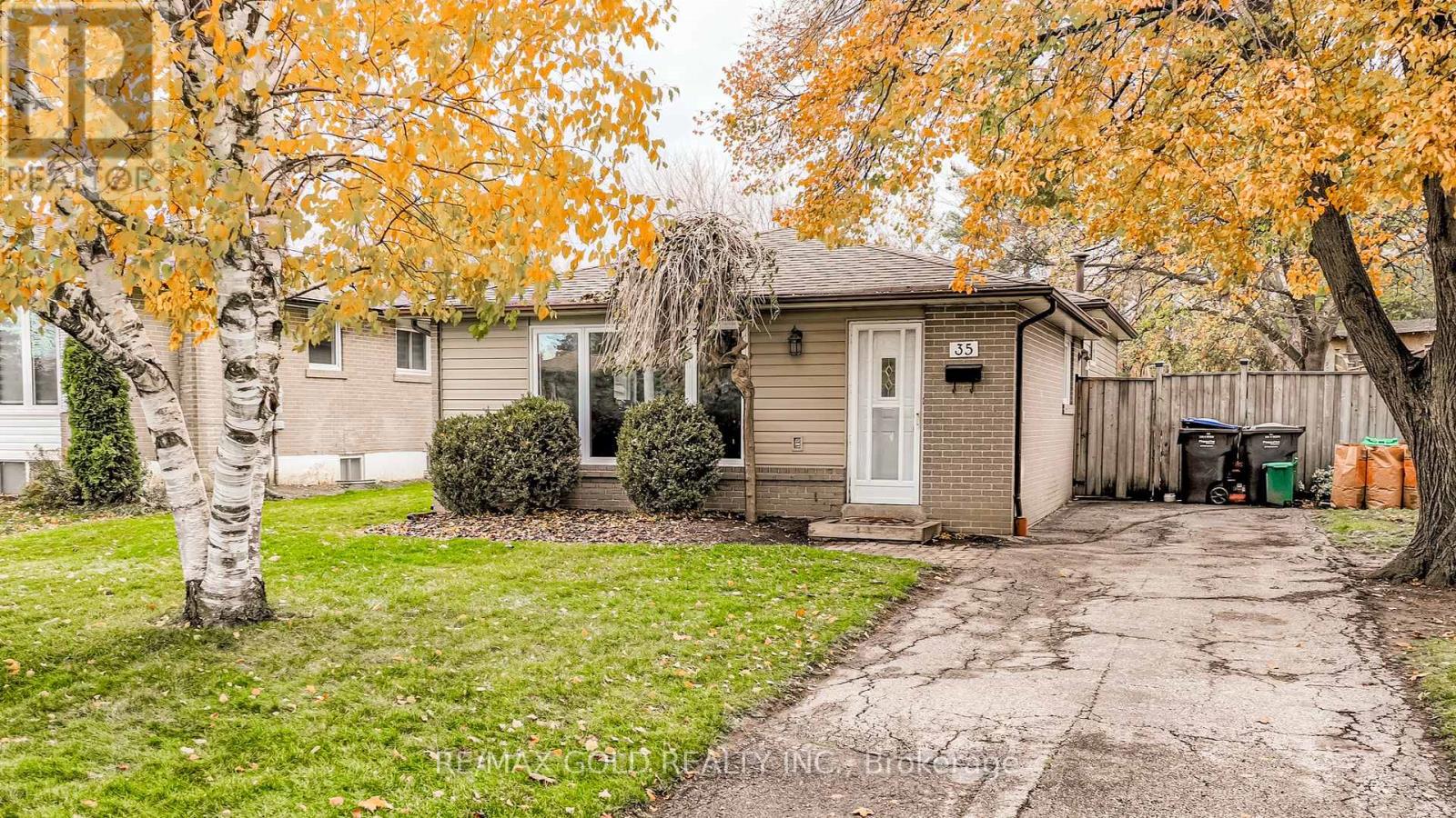 35 Duke Road, Brampton, Ontario  L6T 3J9 - Photo 3 - W12548030