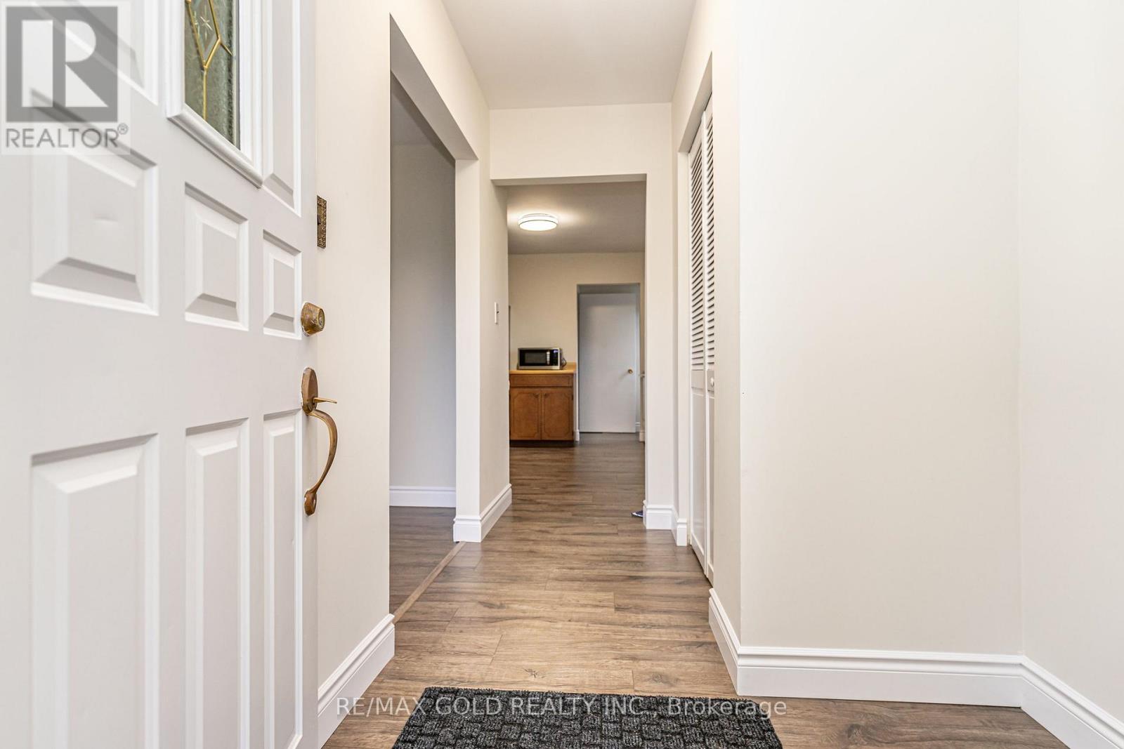 35 Duke Road, Brampton, Ontario  L6T 3J9 - Photo 5 - W12548030