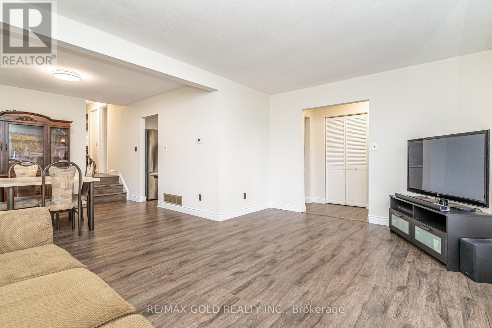 35 Duke Road, Brampton, Ontario  L6T 3J9 - Photo 8 - W12548030