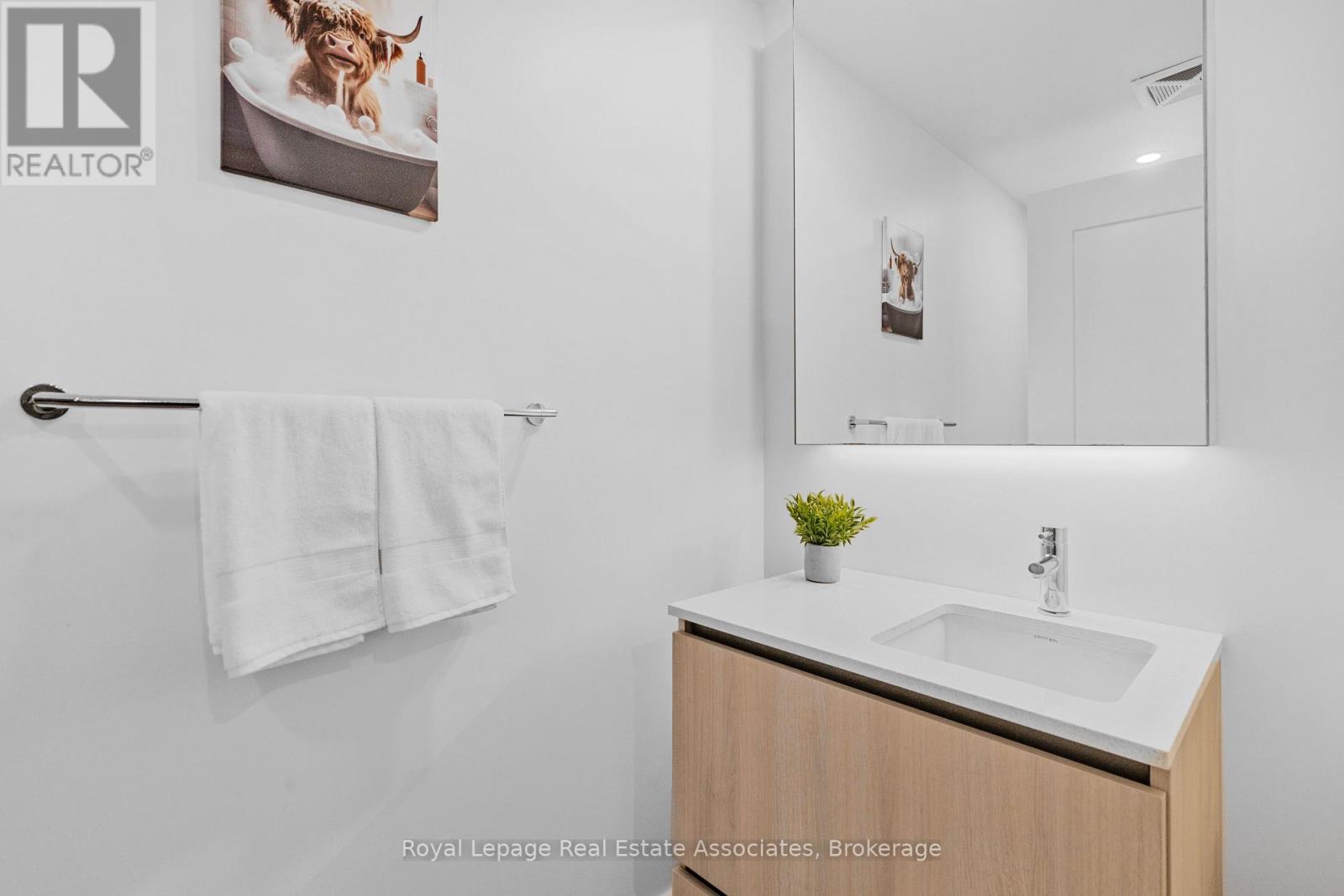 805 - 21 Park Street E, Mississauga, Ontario  L5G 0C2 - Photo 14 - W12548042