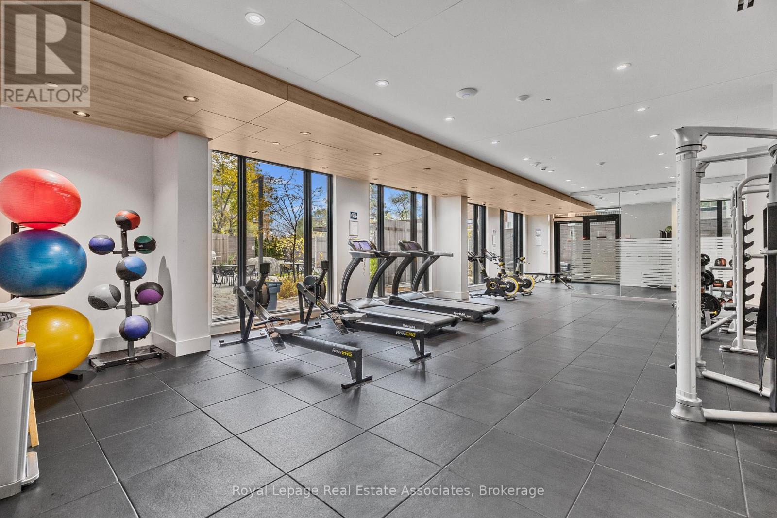 805 - 21 Park Street E, Mississauga, Ontario  L5G 0C2 - Photo 17 - W12548042