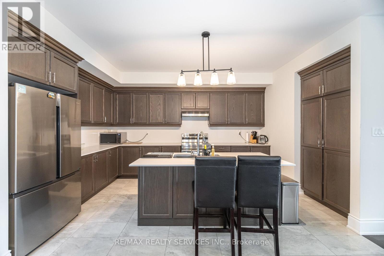 38 Foxsparrow Road, Brampton, Ontario  L6V 3P5 - Photo 2 - W12548072