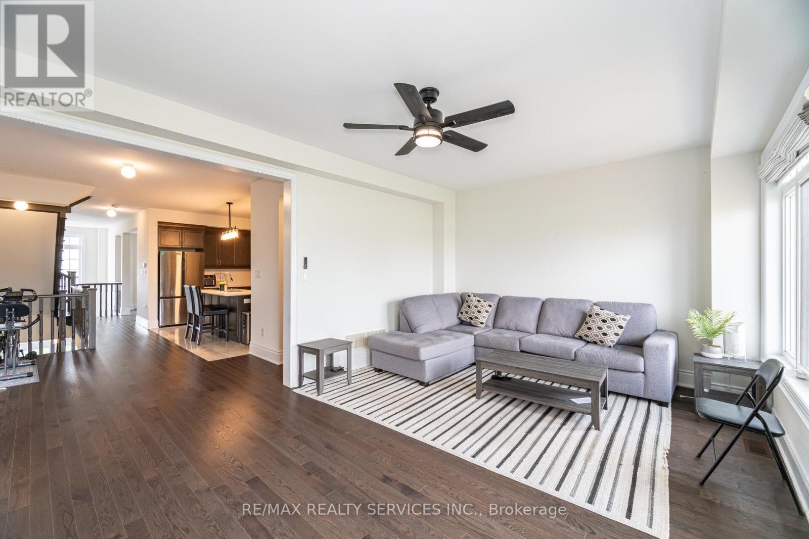 38 Foxsparrow Road, Brampton, Ontario  L6V 3P5 - Photo 3 - W12548072