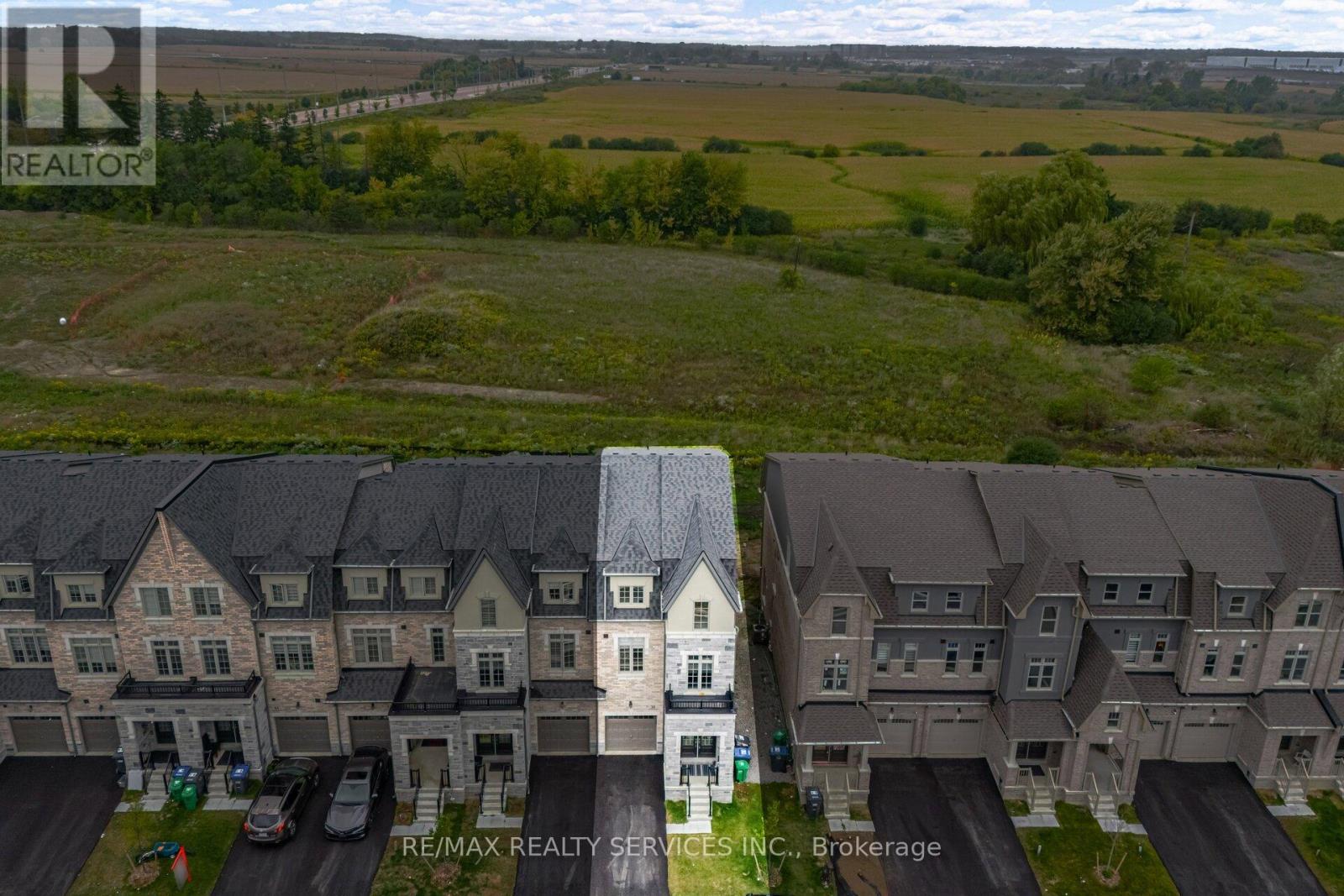 38 Foxsparrow Road, Brampton, Ontario  L6V 3P5 - Photo 4 - W12548072