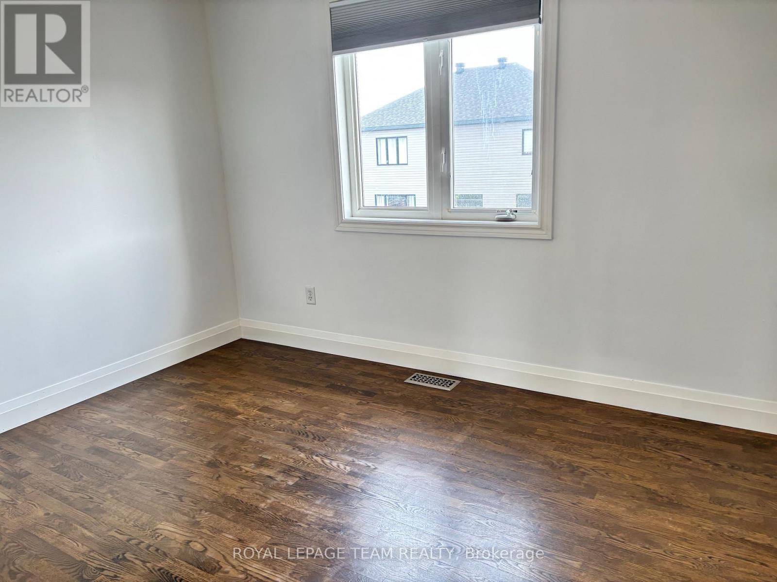 78 Friendly Crescent, Ottawa, Ontario  K2S 2B5 - Photo 14 - X12548104