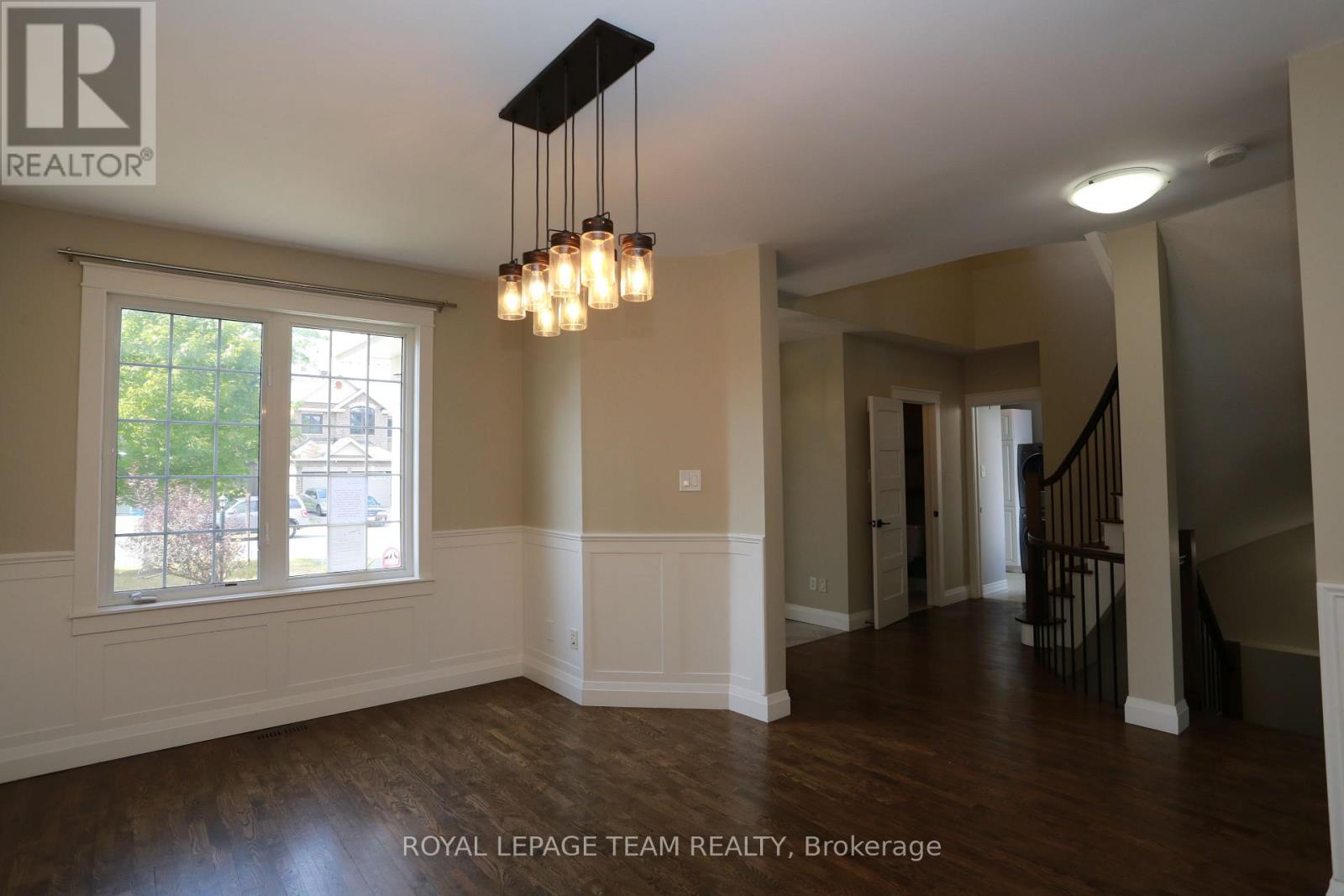 78 Friendly Crescent, Ottawa, Ontario  K2S 2B5 - Photo 5 - X12548104