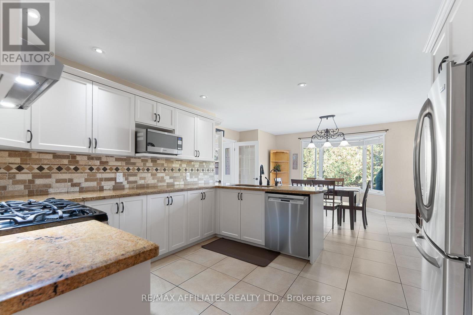 14 Panandrick View Drive, Ottawa, Ontario K2W 1A5 - Photo 12 - X12460798