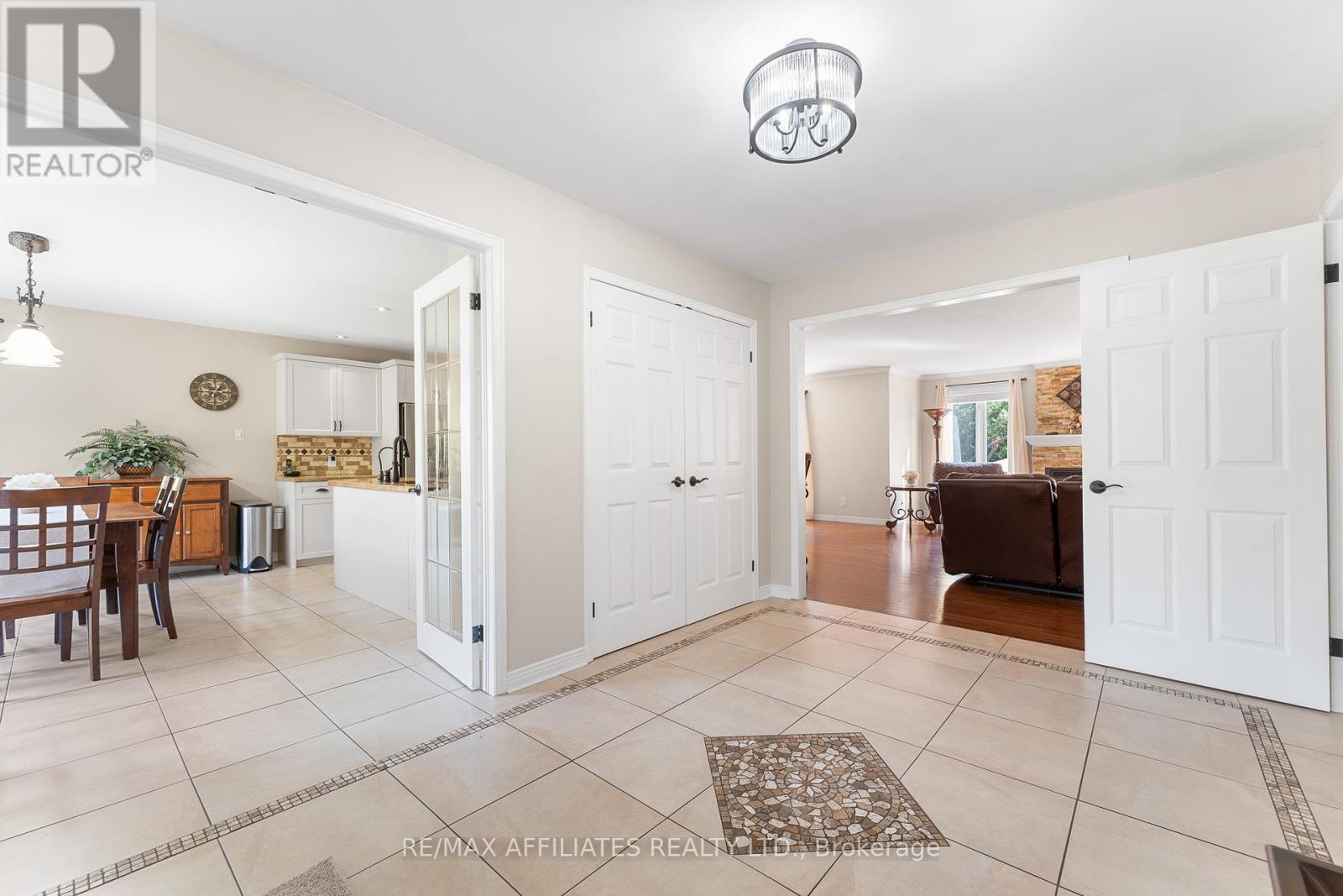 14 Panandrick View Drive, Ottawa, Ontario K2W 1A5 - Photo 6 - X12460798