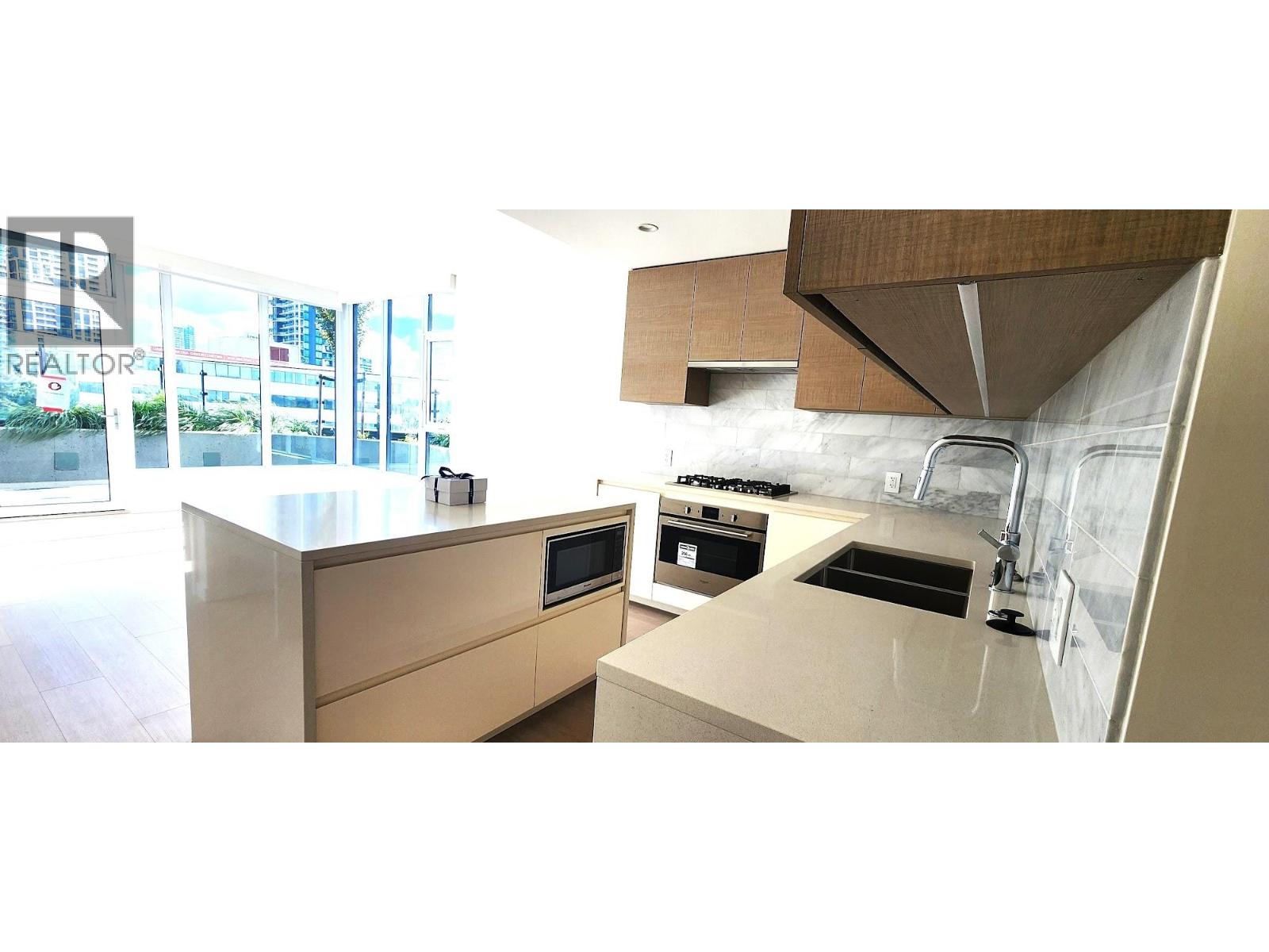 610 4168 Lougheed Highway, Burnaby, British Columbia  V5C 0N9 - Photo 2 - R3067690