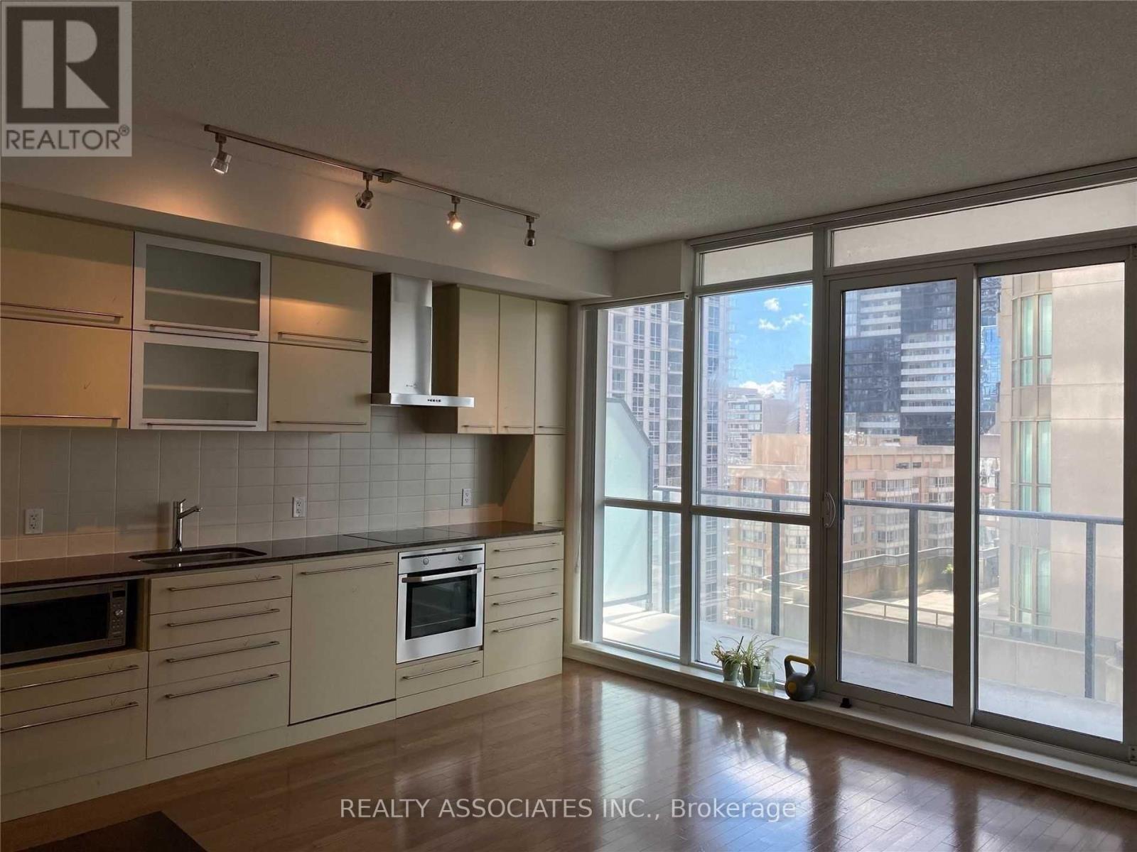 1908 - 770 Bay Street, Toronto, Ontario  M5G 0A6 - Photo 2 - C12548122