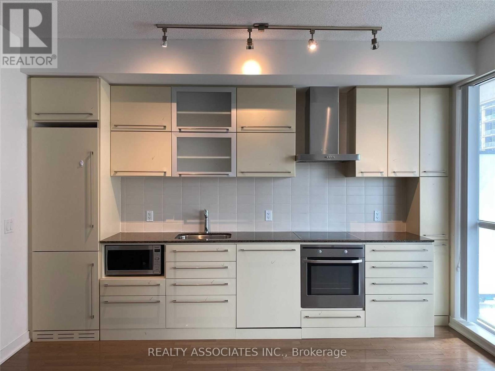 1908 - 770 Bay Street, Toronto, Ontario  M5G 0A6 - Photo 3 - C12548122