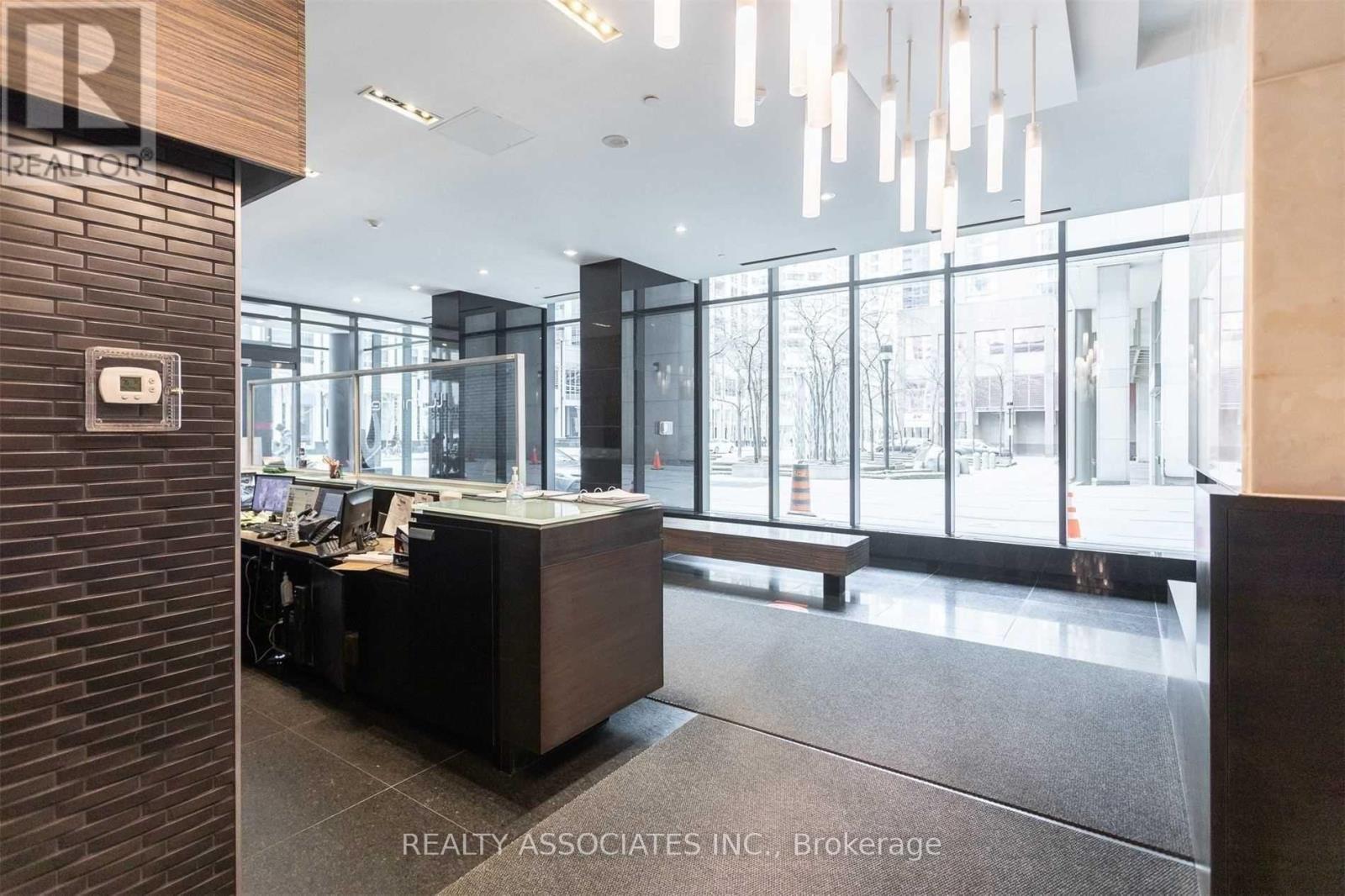 1908 - 770 Bay Street, Toronto, Ontario  M5G 0A6 - Photo 9 - C12548122