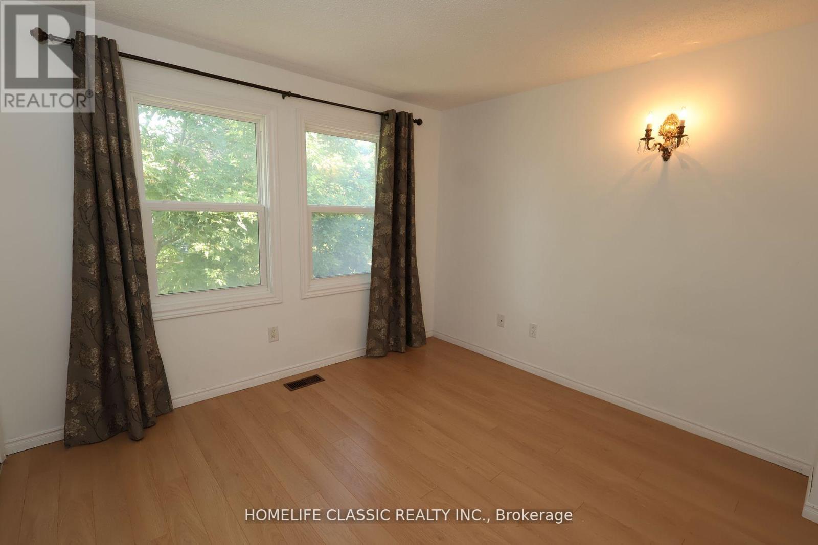 354 Bexhill Road, Newmarket, Ontario  L3Y 6P7 - Photo 4 - N12548084