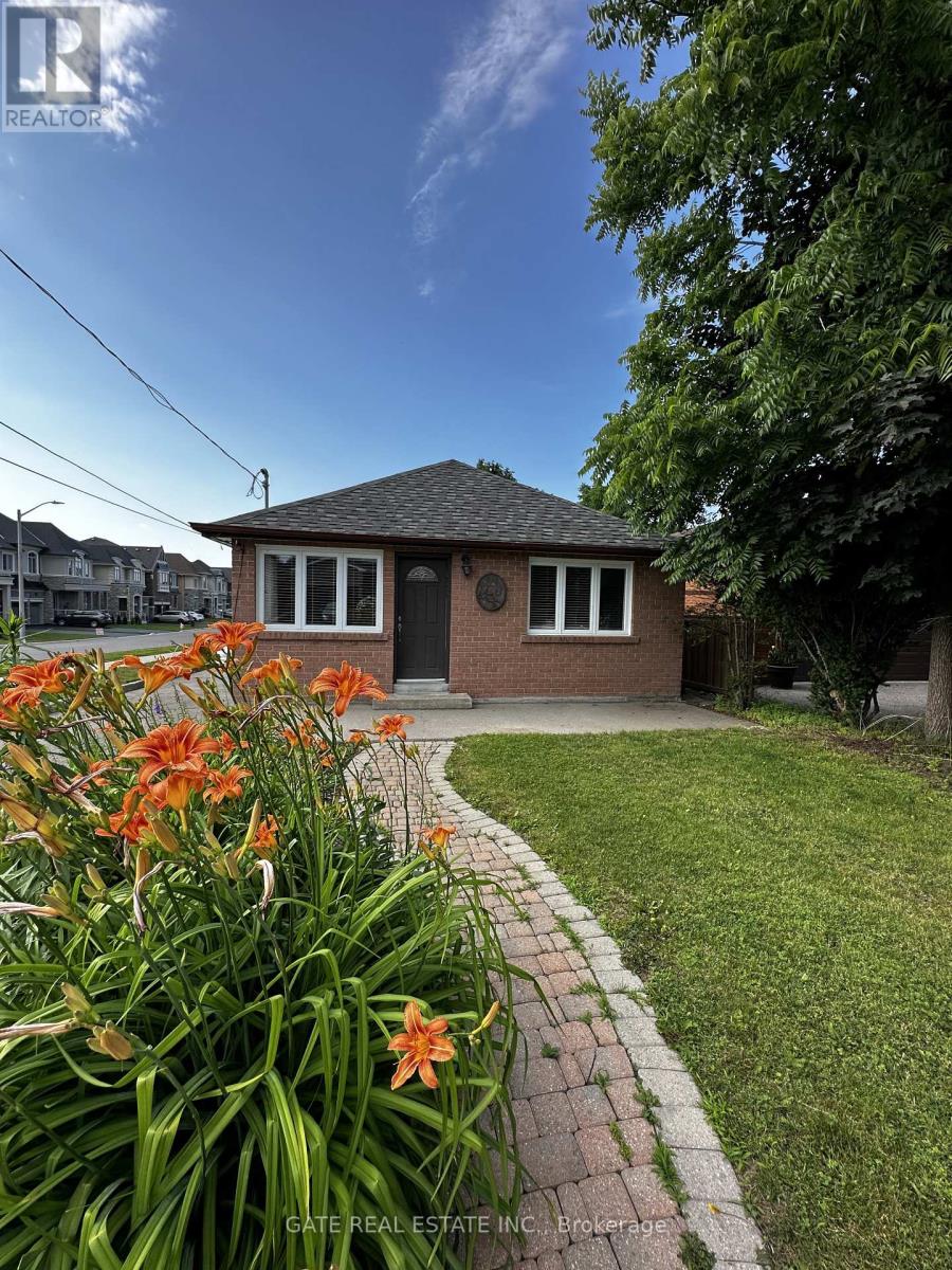 86 BOND CRESCENT, Richmond Hill, Ontario