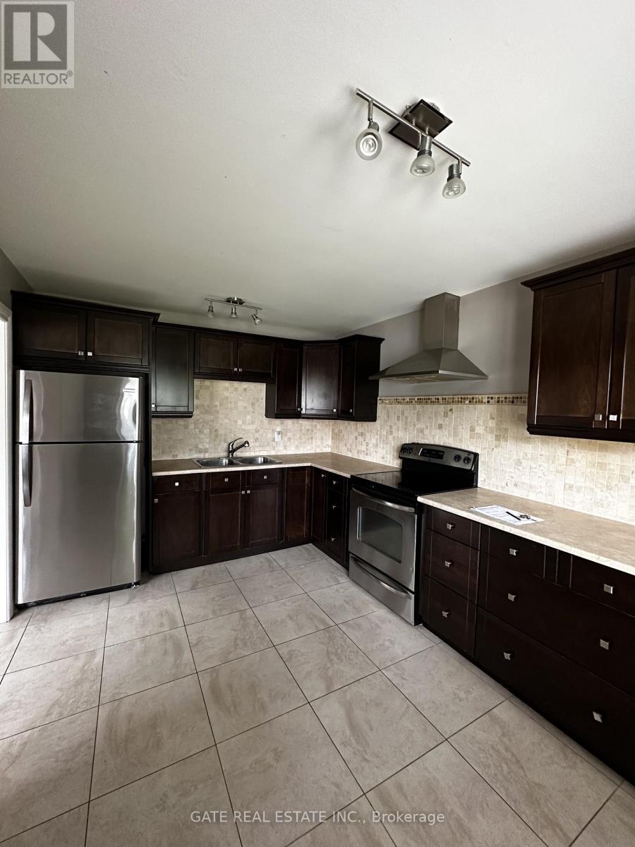 86 Bond Crescent, Richmond Hill, Ontario  L4E 3K7 - Photo 3 - N12548096