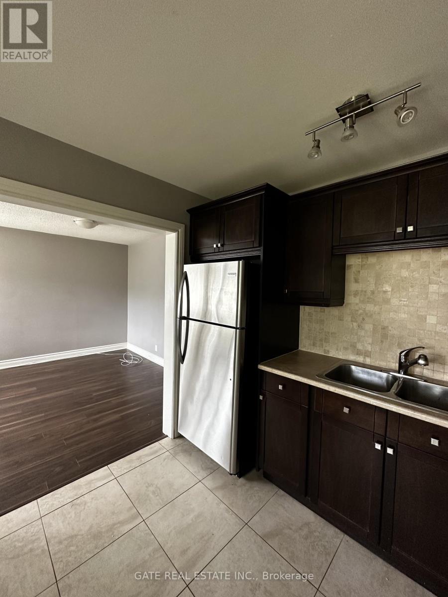 86 Bond Crescent, Richmond Hill, Ontario  L4E 3K7 - Photo 4 - N12548096