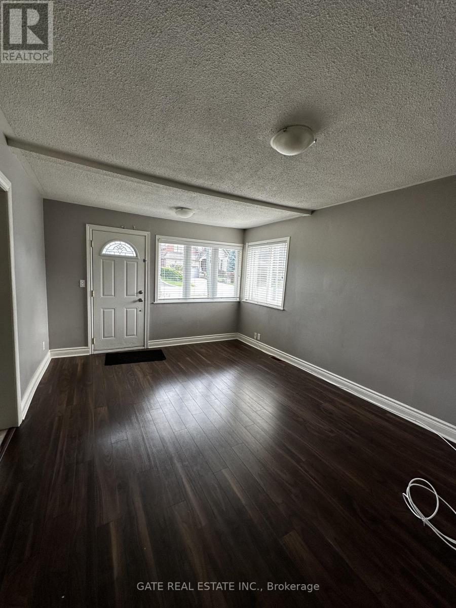 86 Bond Crescent, Richmond Hill, Ontario  L4E 3K7 - Photo 5 - N12548096