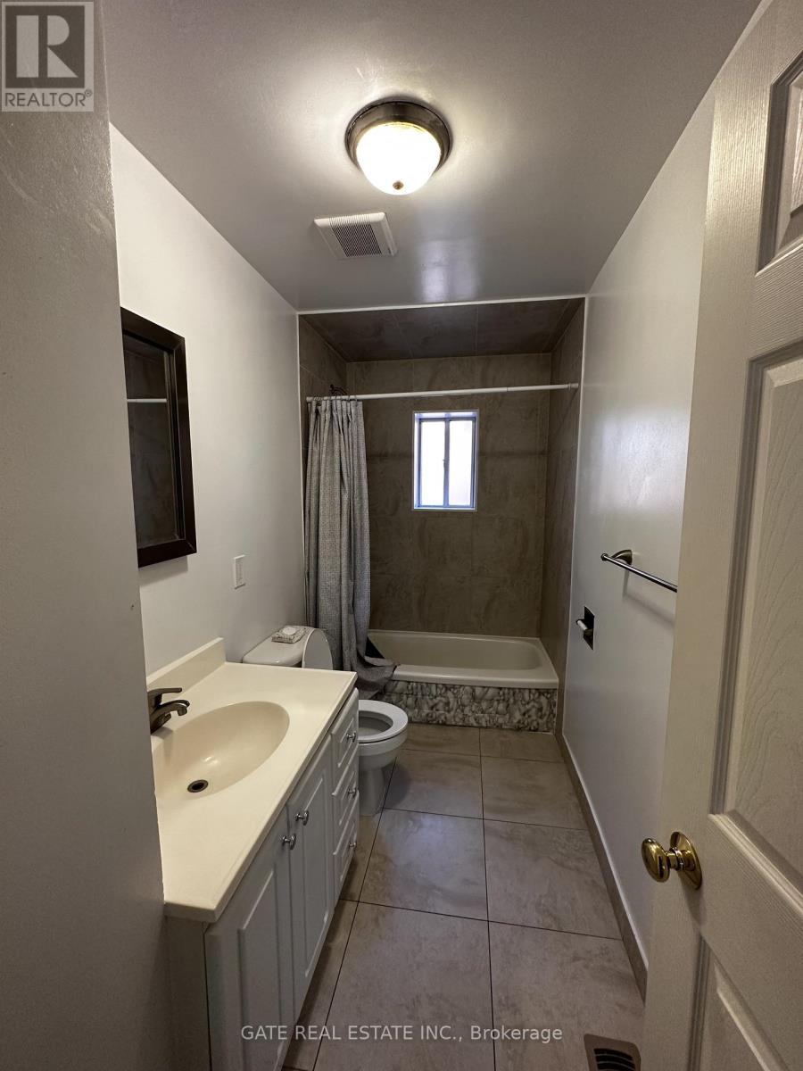 86 Bond Crescent, Richmond Hill, Ontario  L4E 3K7 - Photo 7 - N12548096