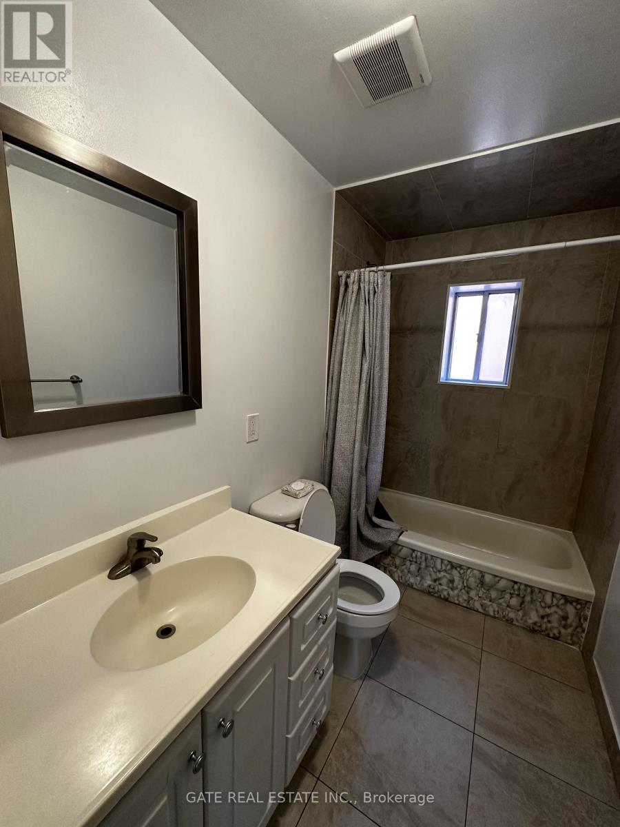 86 Bond Crescent, Richmond Hill, Ontario  L4E 3K7 - Photo 8 - N12548096