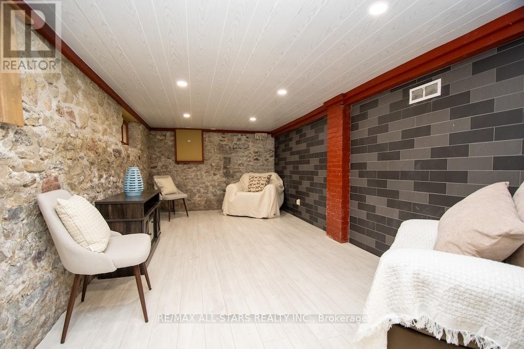 2 St. Patrick Street, Kawartha Lakes, Ontario  K9V 1R1 - Photo 38 - X12548210