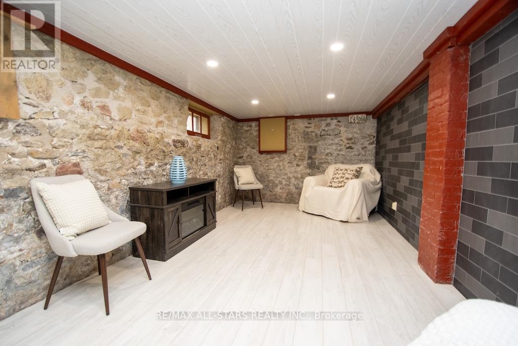 2 St. Patrick Street, Kawartha Lakes, Ontario  K9V 1R1 - Photo 39 - X12548210