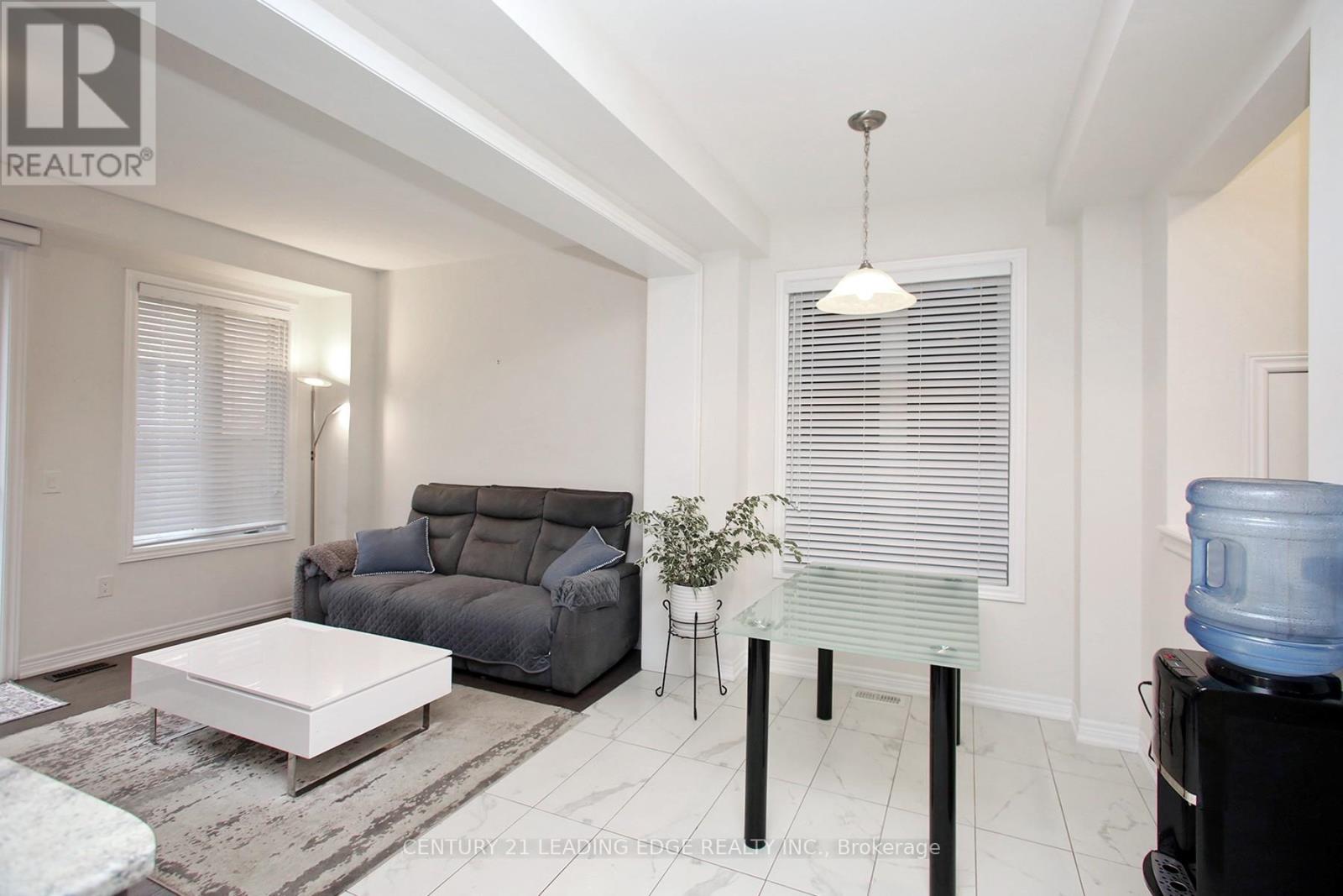 7 Frederick Pearson Street, East Gwillimbury, Ontario L9N 0R9 - Photo 20 - N12546316