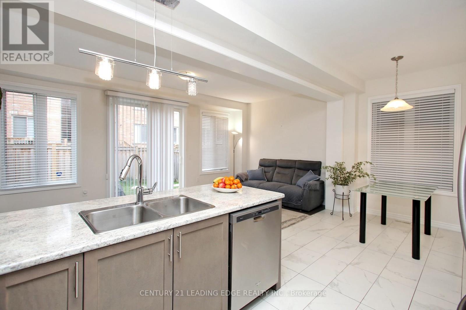 7 Frederick Pearson Street, East Gwillimbury, Ontario L9N 0R9 - Photo 18 - N12546316