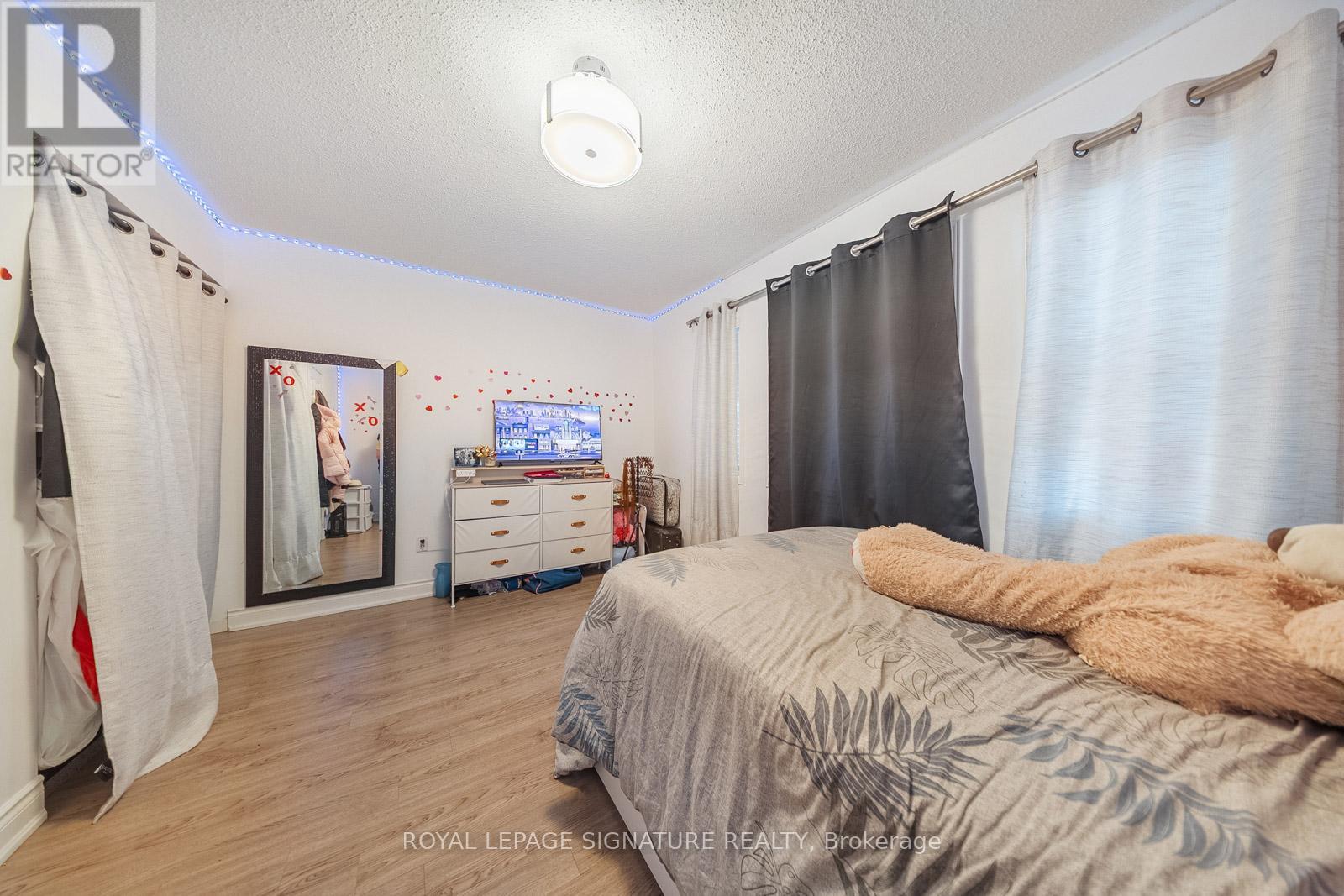 19 Spadina Road, Brampton, Ontario  L6X 4X6 - Photo 20 - W12548108